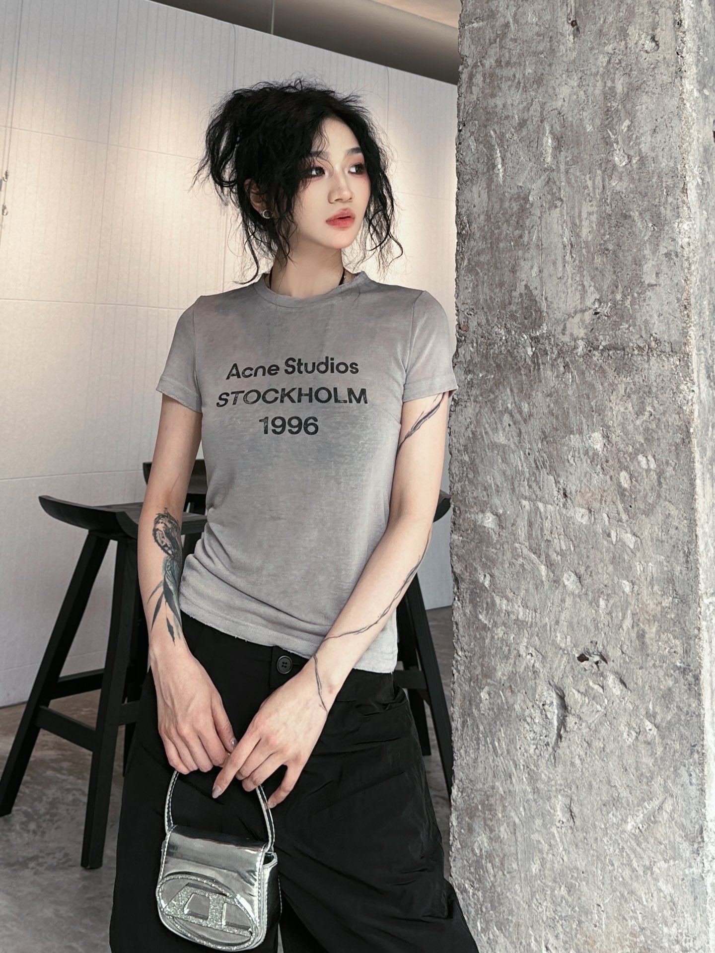  🆕ACNE｜新款印花洗水小版T，76%天丝面料  24%涤。柔软修身，舒适清爽。胸前经典字母印花简约百