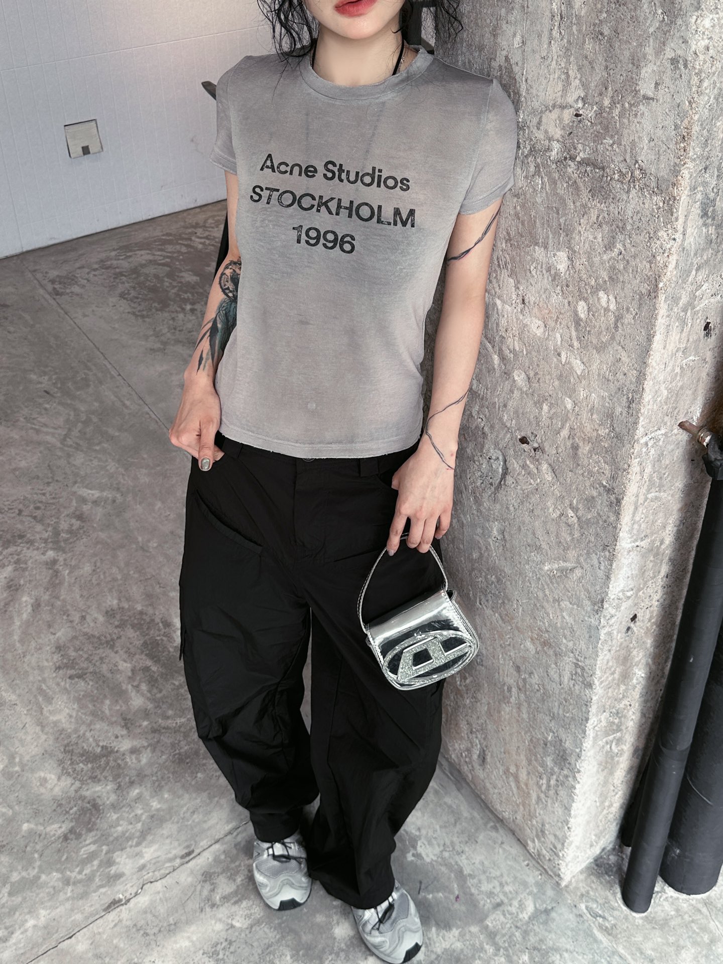  🆕ACNE｜新款印花洗水小版T，76%天丝面料  24%涤。柔软修身，舒适清爽。胸前经典字母印花简约百