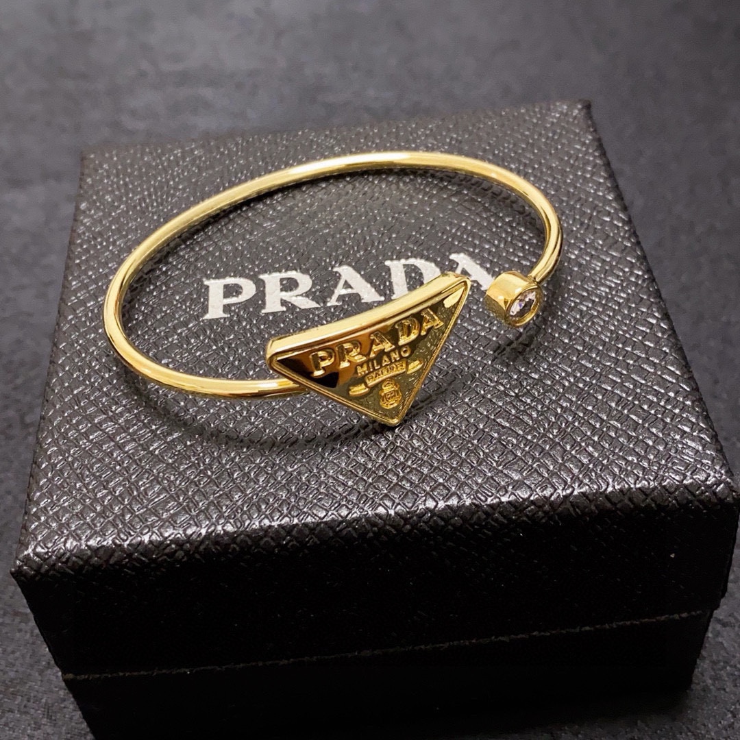 New Prada Triangle: High-Quality Steel Craft with Gold Bling-Bling Details