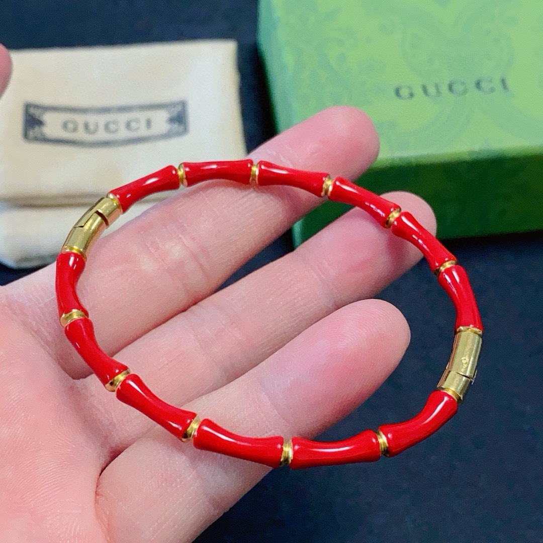 NO:106466,Gucci New Year red bamboo bracelet that highlights temperament in early spring!  Red bracelet of the year of zodiac!  Festive festival!  I love the babies, and I found this invincible bamboo sterling silver bracelet, which is so beautiful, it is so exciting~ because it is really beautiful~ The simple bamboo styling is so exquisite. There is also the meaning of rising steadily, sisters can completely close their eyes and never make mistakes, jewelry quality, gucci, gucci, bracelet, pure silver19860909早春穿搭什突显气质的古驰Gucci新年红色竹节手镯！本命年红色手镯！喜庆节日！爱了爱了宝宝们,找到了这款颜值无敌的竹节纯银手镯简直吹爆～因为真的太好看啦～简约的竹节造型,精致到爆.还有节节高升的寓意姐妹们完全可以闭眼入也不会出错,饰品精品,gucci,gucci,bracelet,pure silver,Jewelry