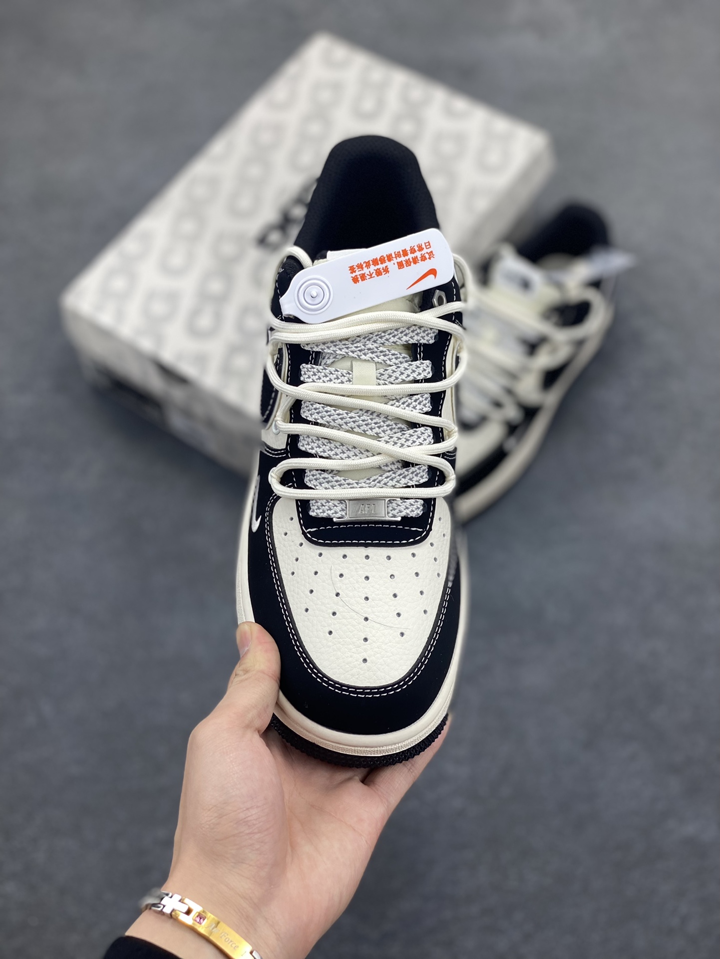 图片[2]-NIke Air Force 1 \’07 Low “北面联名——磨砂黑抽绳”空军一号 低帮 运动鞋 休闲鞋 折边针车 工艺难度大 原楦头原纸板 原装鞋盒 定制五金配件 内置全掌气垫 原厂鞋底 货号：SJ1198-101 尺码：36 36.5 37.5 38 38.5 39 40 40.5 41 42 42.5 43 44 44.5 45-选品中心