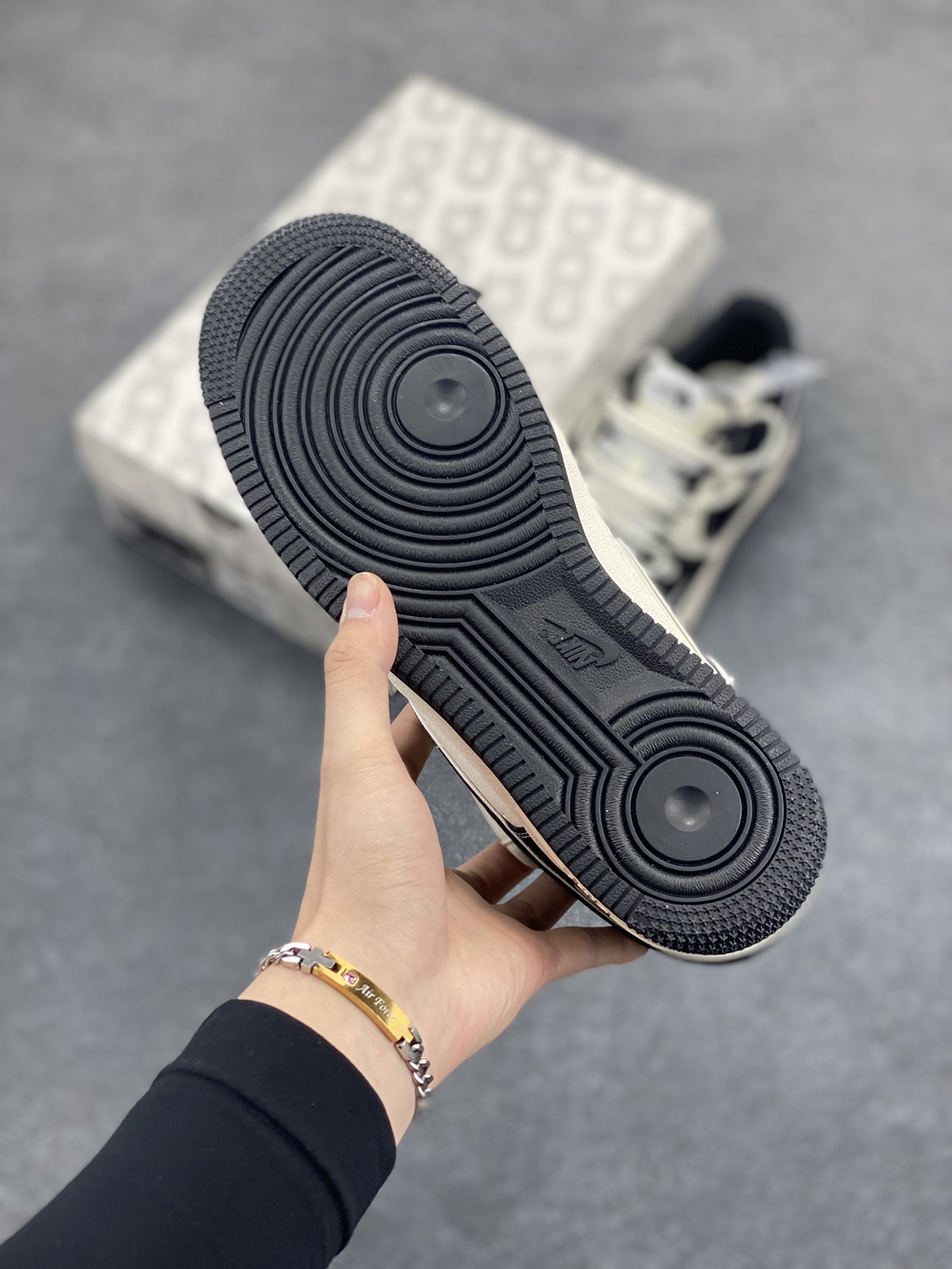 图片[5]-NIke Air Force 1 \’07 Low “北面联名——磨砂黑抽绳”空军一号 低帮 运动鞋 休闲鞋 折边针车 工艺难度大 原楦头原纸板 原装鞋盒 定制五金配件 内置全掌气垫 原厂鞋底 货号：SJ1198-101 尺码：36 36.5 37.5 38 38.5 39 40 40.5 41 42 42.5 43 44 44.5 45-选品中心