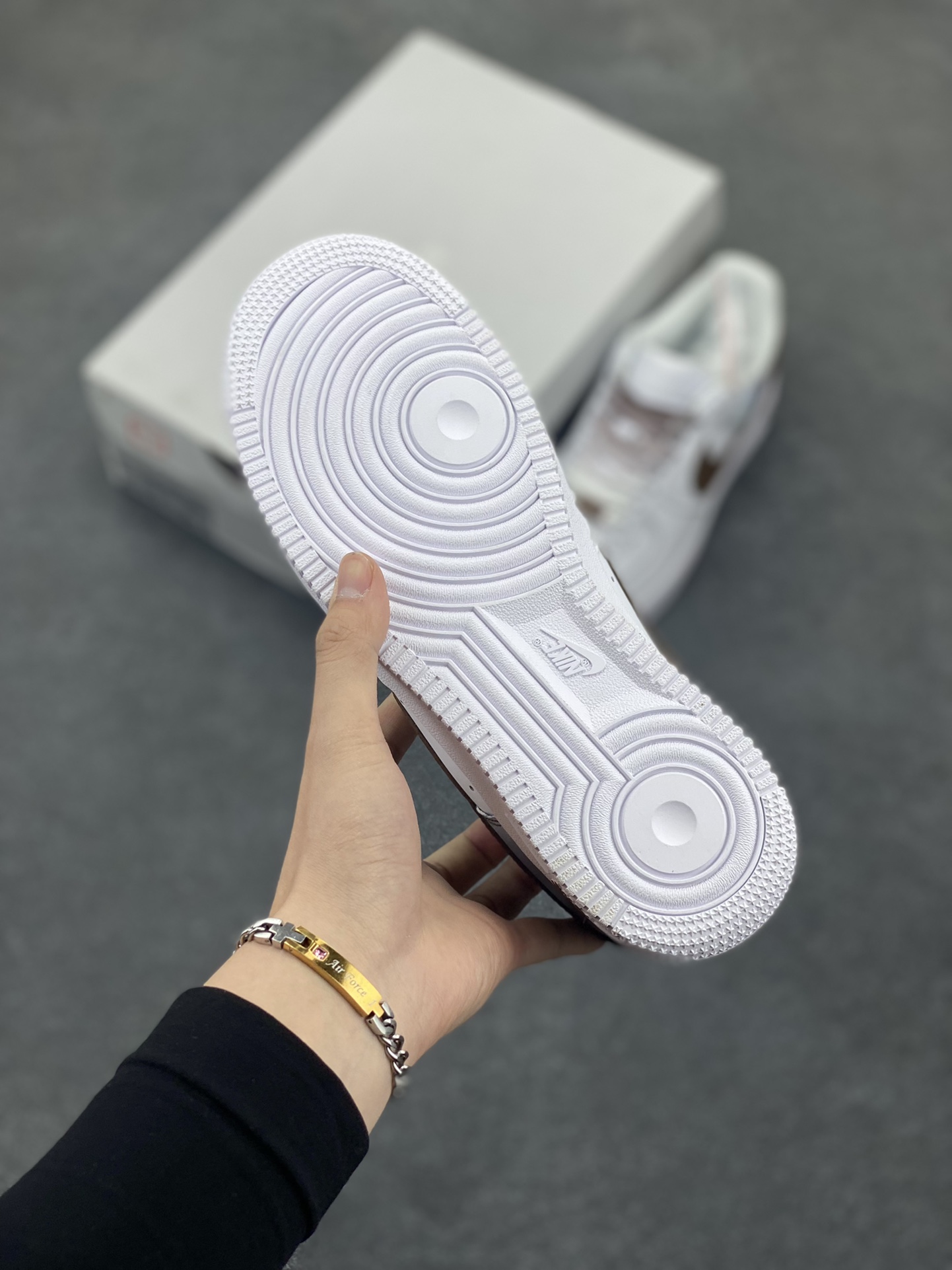 图片[5]-Nike Air Force 1 Low’07 渐变棕勾 空军一号低帮休闲板鞋 定制皮料 定制鞋盒 原楦原纸板 纯正空军版型 内置全掌气垫 货号：FN0366-103 尺码：36 36.5 37.5 38 38.5 39 40 40.5 41 42 42.5 43 44 44.5 45-选品中心