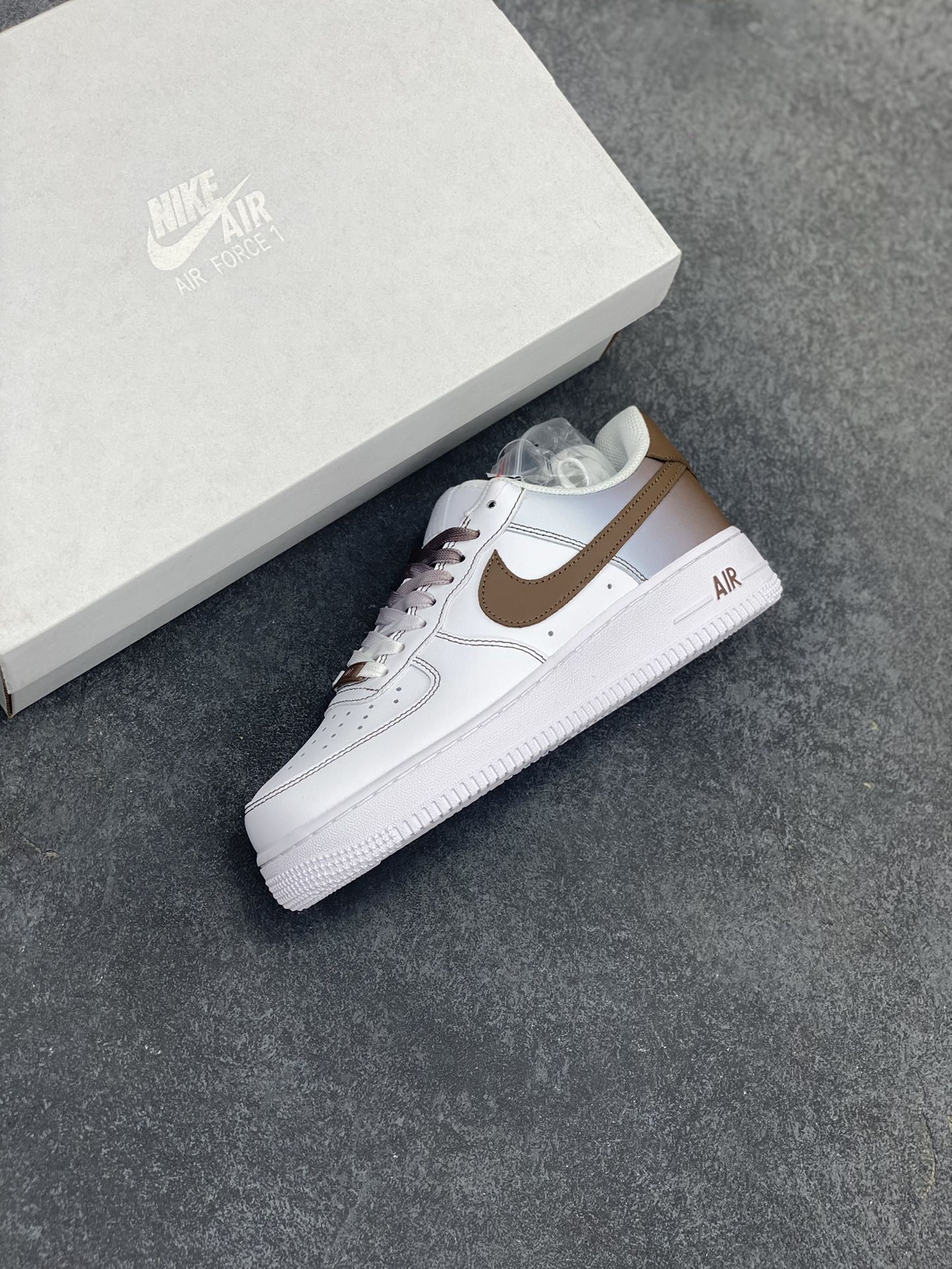 图片[7]-Nike Air Force 1 Low’07 渐变棕勾 空军一号低帮休闲板鞋 定制皮料 定制鞋盒 原楦原纸板 纯正空军版型 内置全掌气垫 货号：FN0366-103 尺码：36 36.5 37.5 38 38.5 39 40 40.5 41 42 42.5 43 44 44.5 45-选品中心