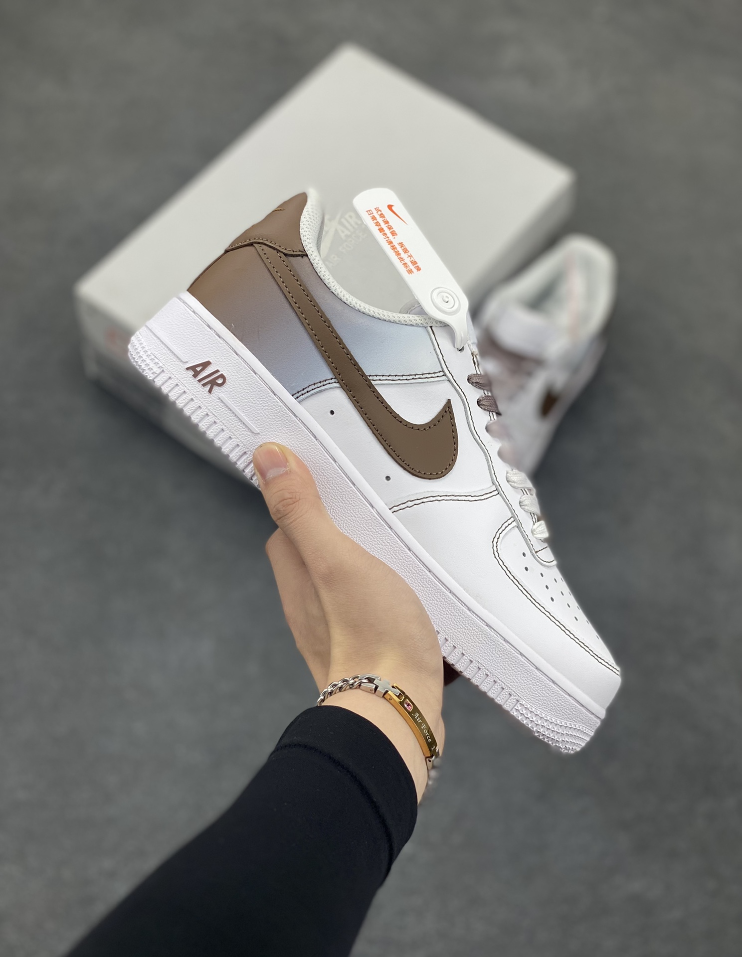 Nike Air Force 1 Low’07 渐变棕勾 空军一号低帮休闲板鞋 定制皮料 定制鞋盒 原楦原纸板 纯正空军版型 内置全掌气垫 货号:FN0366-103 尺码:36 36.5 37.5 38 38.5 39 40 40.5 41 42 42.5 43 44 44.5 45-选品中心