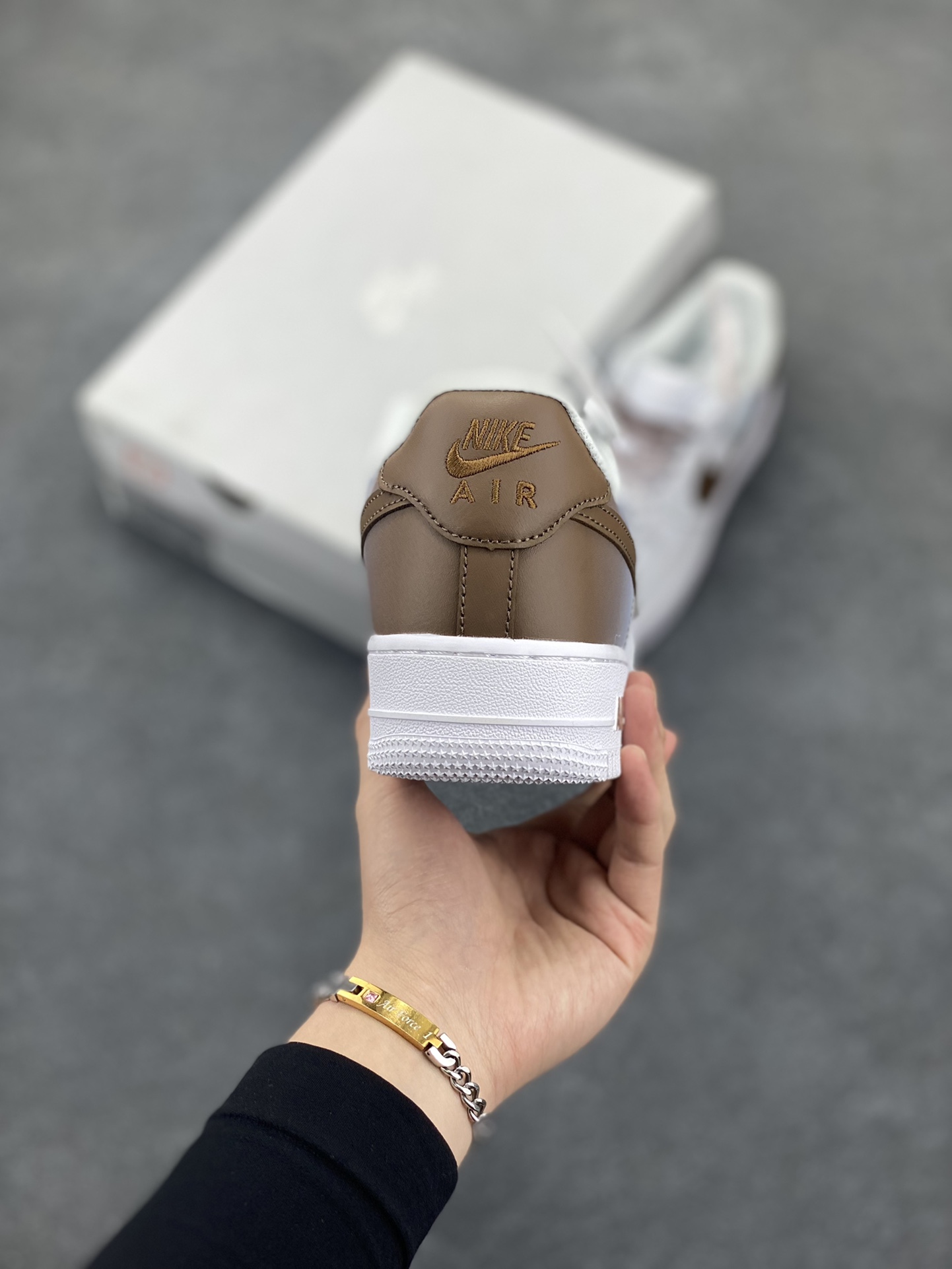 图片[4]-Nike Air Force 1 Low’07 渐变棕勾 空军一号低帮休闲板鞋 定制皮料 定制鞋盒 原楦原纸板 纯正空军版型 内置全掌气垫 货号：FN0366-103 尺码：36 36.5 37.5 38 38.5 39 40 40.5 41 42 42.5 43 44 44.5 45-选品中心