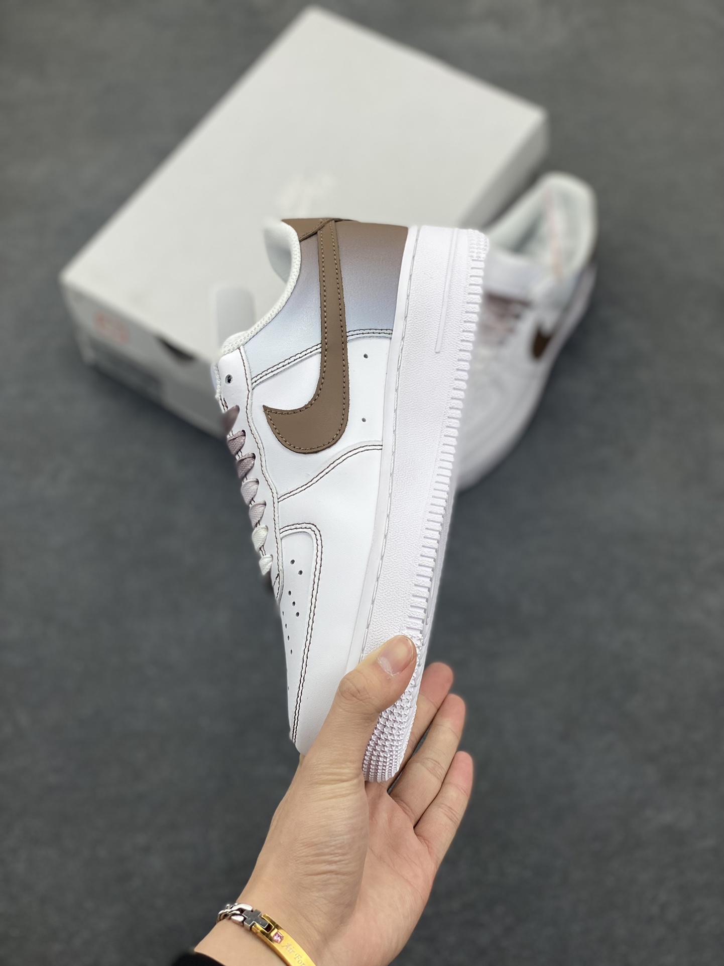 图片[3]-Nike Air Force 1 Low’07 渐变棕勾 空军一号低帮休闲板鞋 定制皮料 定制鞋盒 原楦原纸板 纯正空军版型 内置全掌气垫 货号：FN0366-103 尺码：36 36.5 37.5 38 38.5 39 40 40.5 41 42 42.5 43 44 44.5 45-选品中心