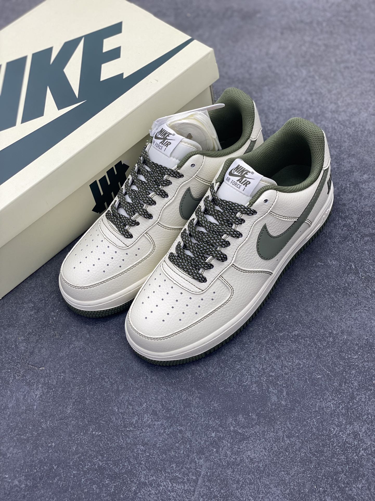 图片[8]-Undefeated x Nike Air Force 1 Low空军一号低帮休闲板鞋 定制皮料 原装定制鞋盒 炫彩反光 细节满满 原楦头原纸板 内置全掌气垫 货号：UN2395-521 尺码：36 36.5 37.5 38 38.5 39 40 40.5 41 42 42.5 43 44 44.5 45-选品中心