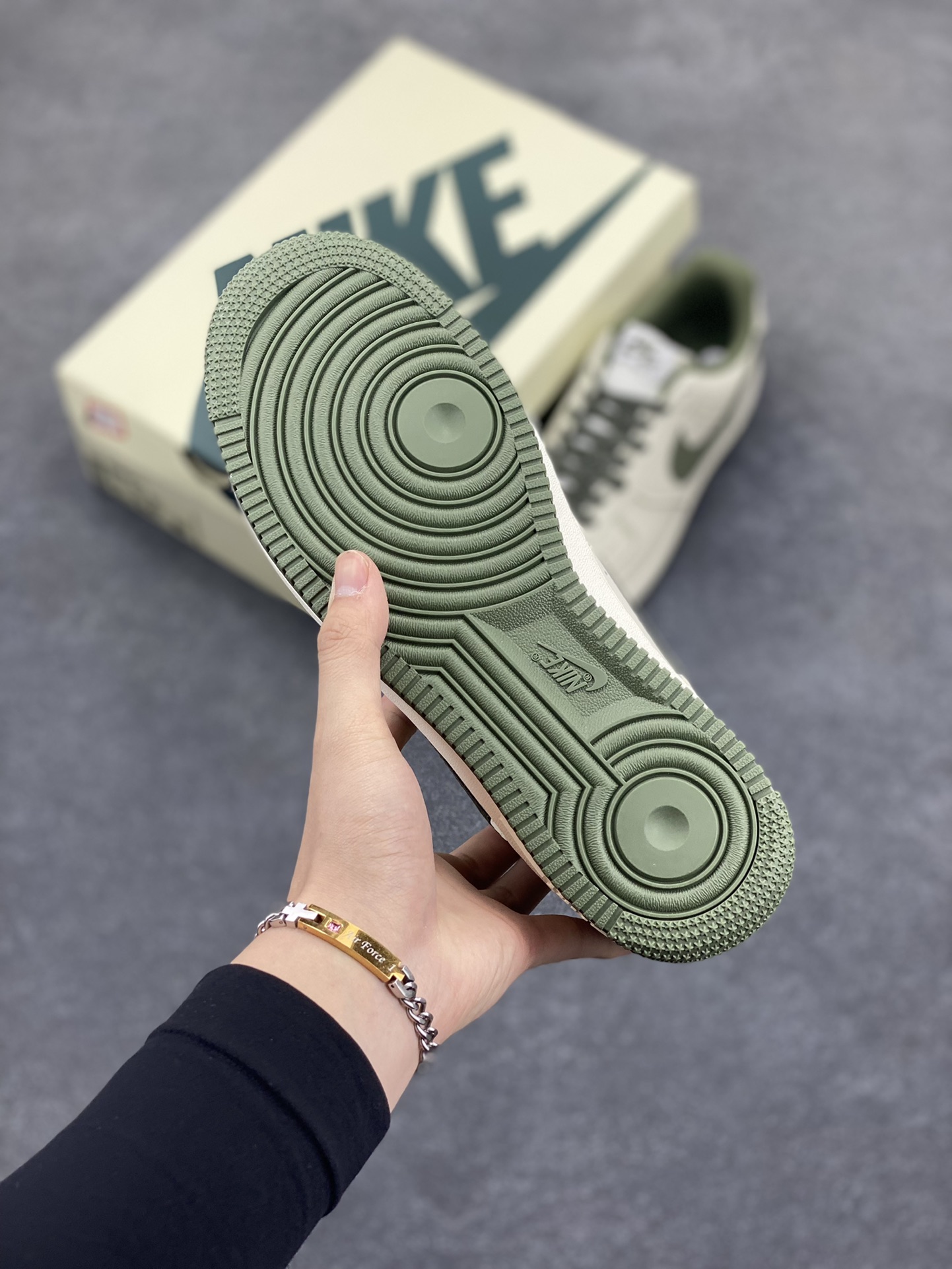 图片[5]-Undefeated x Nike Air Force 1 Low空军一号低帮休闲板鞋 定制皮料 原装定制鞋盒 炫彩反光 细节满满 原楦头原纸板 内置全掌气垫 货号：UN2395-521 尺码：36 36.5 37.5 38 38.5 39 40 40.5 41 42 42.5 43 44 44.5 45-选品中心