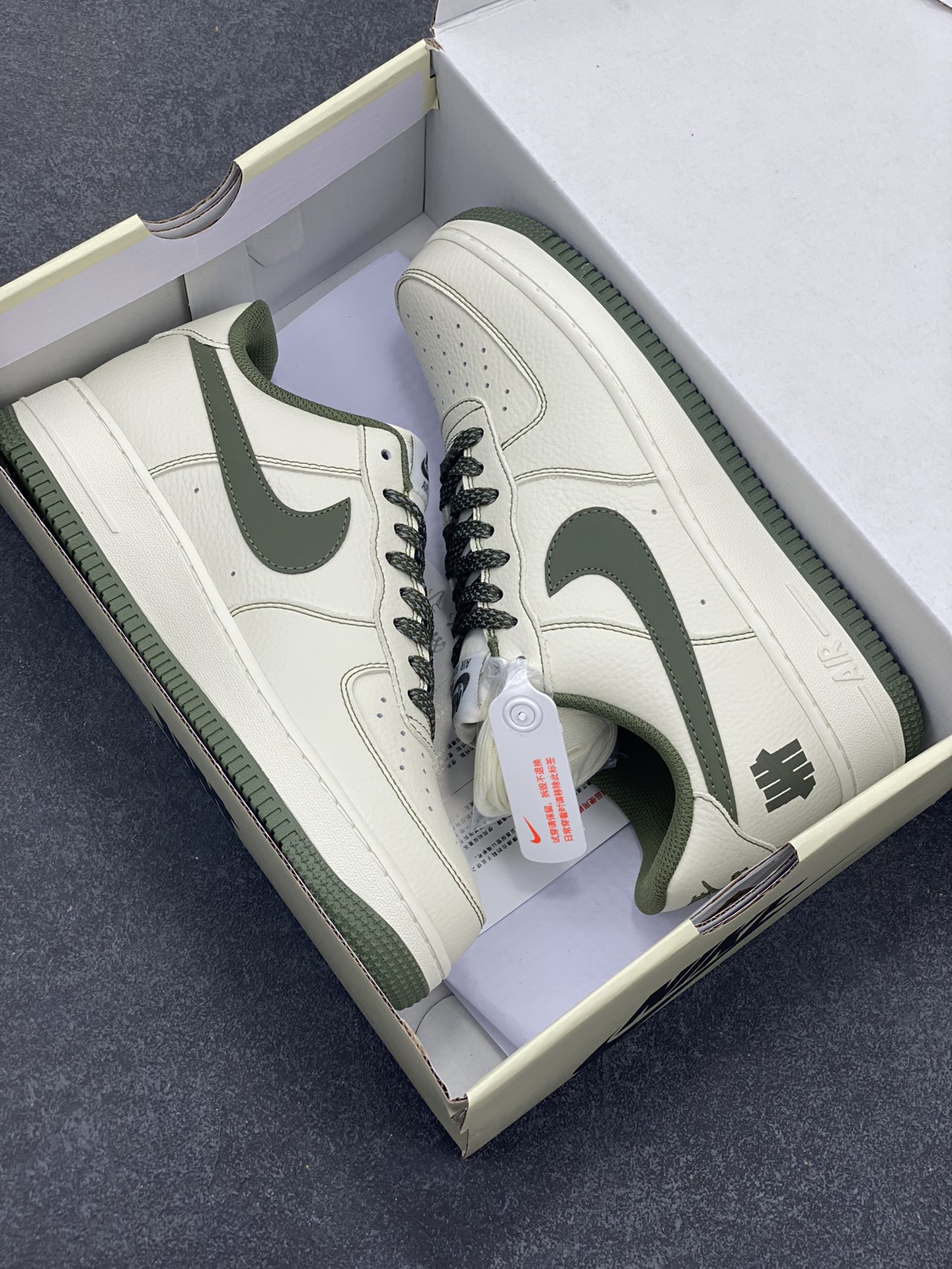 图片[9]-Undefeated x Nike Air Force 1 Low空军一号低帮休闲板鞋 定制皮料 原装定制鞋盒 炫彩反光 细节满满 原楦头原纸板 内置全掌气垫 货号：UN2395-521 尺码：36 36.5 37.5 38 38.5 39 40 40.5 41 42 42.5 43 44 44.5 45-选品中心