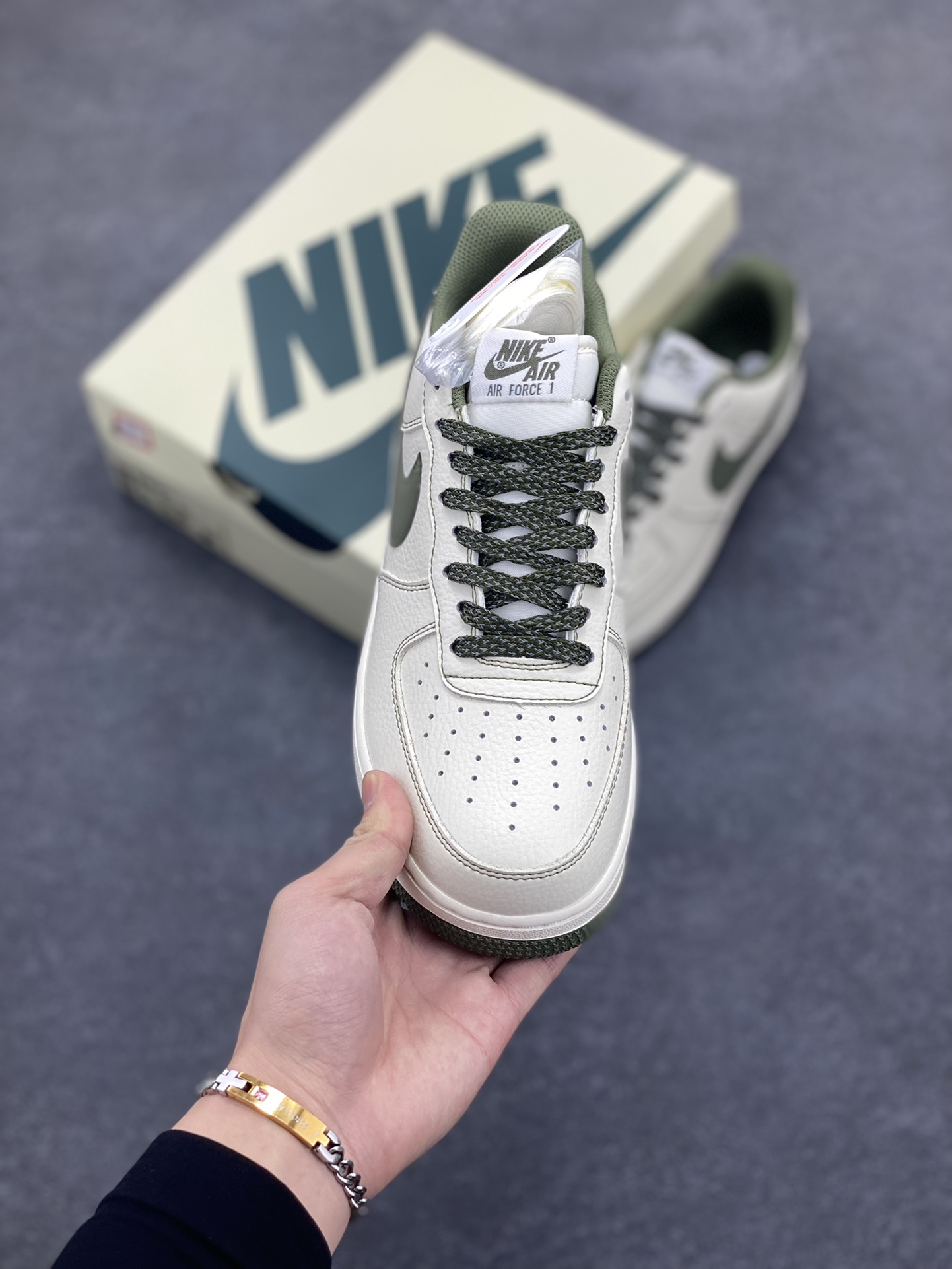 图片[2]-Undefeated x Nike Air Force 1 Low空军一号低帮休闲板鞋 定制皮料 原装定制鞋盒 炫彩反光 细节满满 原楦头原纸板 内置全掌气垫 货号：UN2395-521 尺码：36 36.5 37.5 38 38.5 39 40 40.5 41 42 42.5 43 44 44.5 45-选品中心
