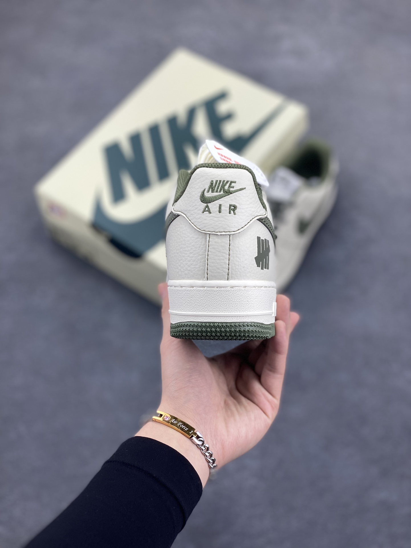 图片[4]-Undefeated x Nike Air Force 1 Low空军一号低帮休闲板鞋 定制皮料 原装定制鞋盒 炫彩反光 细节满满 原楦头原纸板 内置全掌气垫 货号：UN2395-521 尺码：36 36.5 37.5 38 38.5 39 40 40.5 41 42 42.5 43 44 44.5 45-选品中心