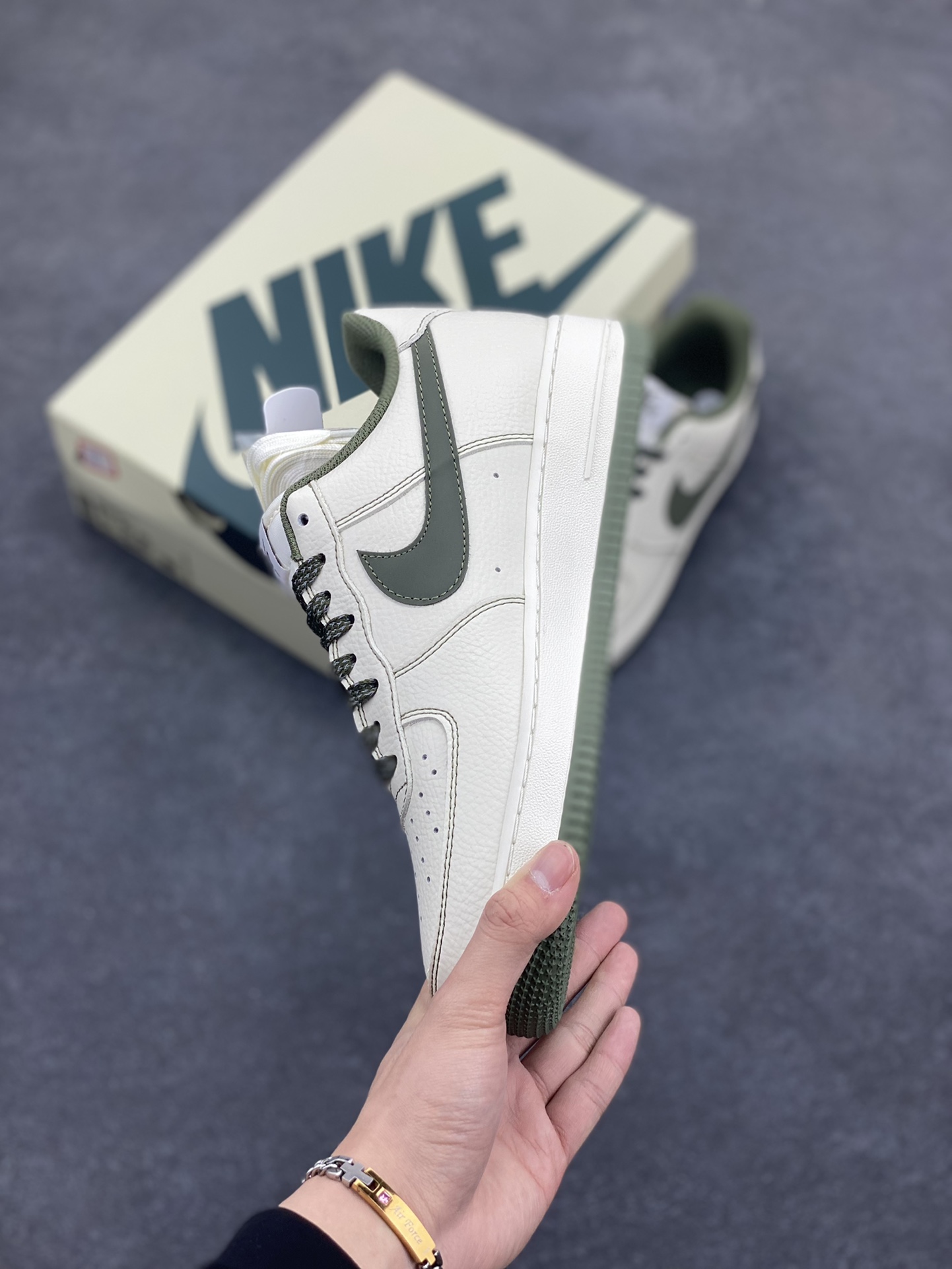 图片[3]-Undefeated x Nike Air Force 1 Low空军一号低帮休闲板鞋 定制皮料 原装定制鞋盒 炫彩反光 细节满满 原楦头原纸板 内置全掌气垫 货号：UN2395-521 尺码：36 36.5 37.5 38 38.5 39 40 40.5 41 42 42.5 43 44 44.5 45-选品中心