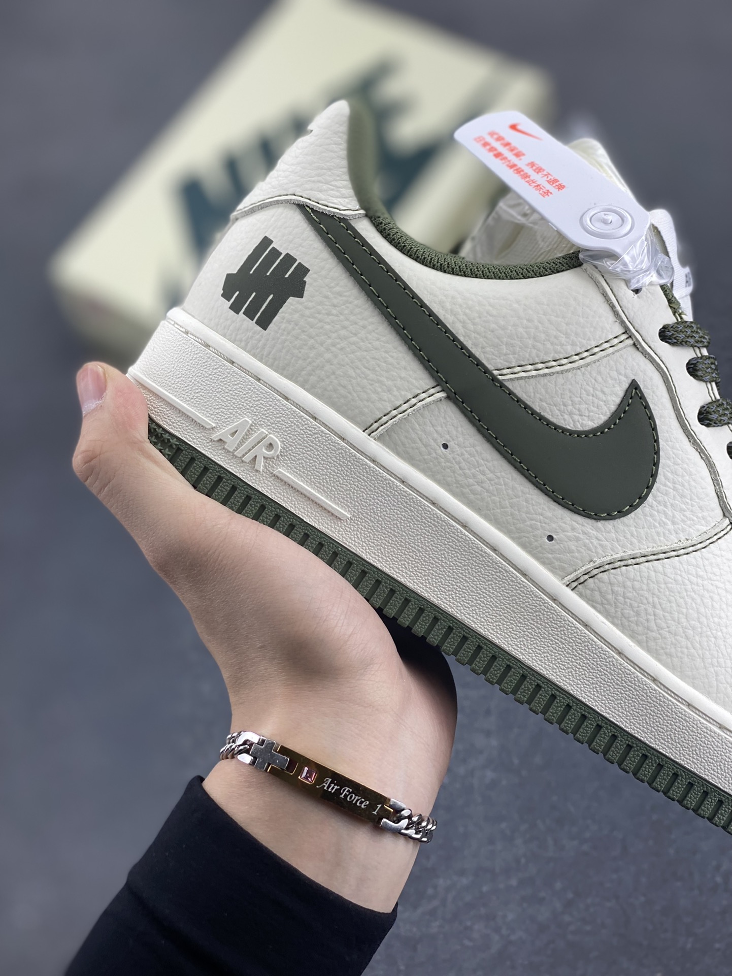 图片[6]-Undefeated x Nike Air Force 1 Low空军一号低帮休闲板鞋 定制皮料 原装定制鞋盒 炫彩反光 细节满满 原楦头原纸板 内置全掌气垫 货号：UN2395-521 尺码：36 36.5 37.5 38 38.5 39 40 40.5 41 42 42.5 43 44 44.5 45-选品中心