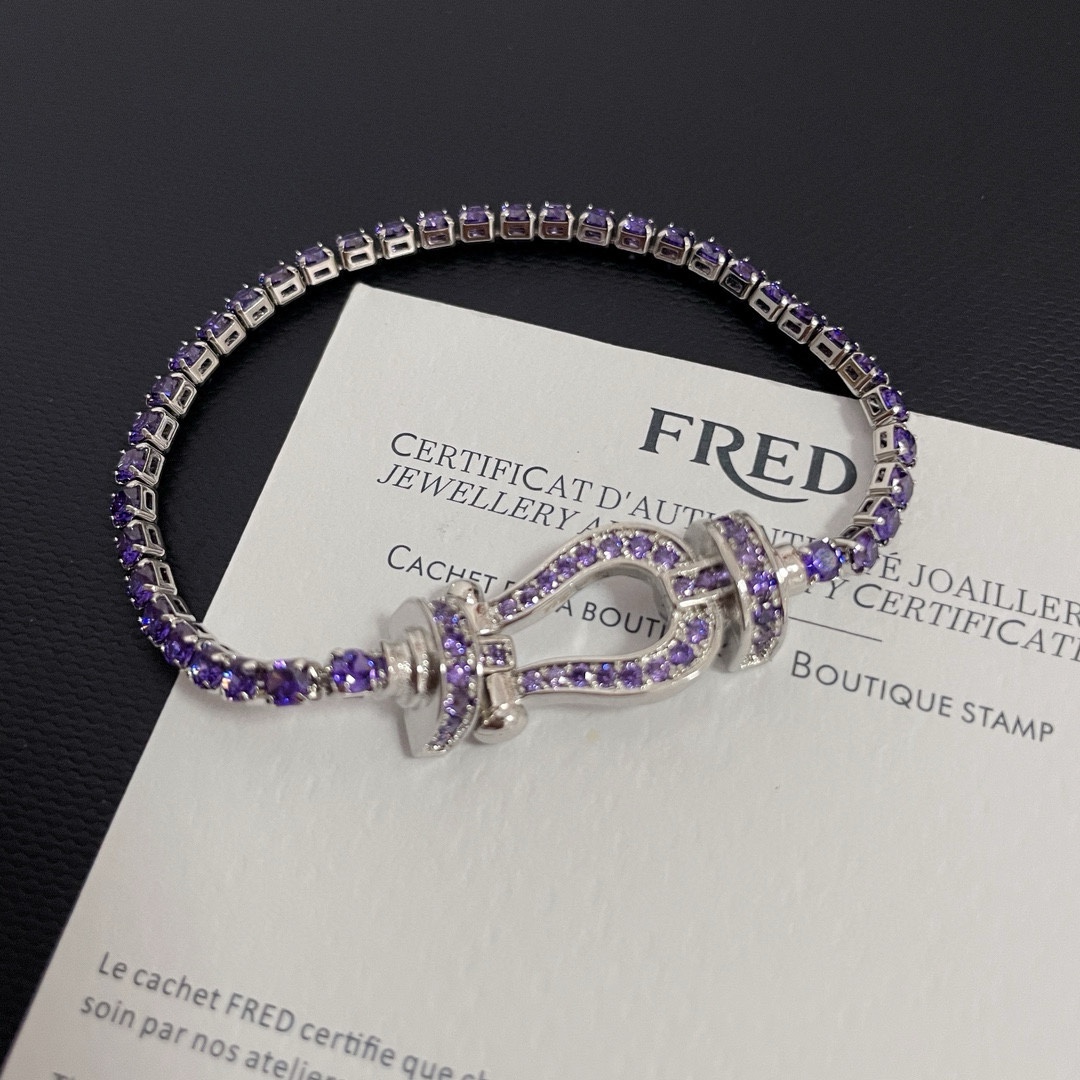 NO:114911,Ferredman Diamond Horseshoe Buckle Bracelet, Seiko Micro Inlay, High-end Customization, Counter Material, Thickened Electroplating Technology, Logo, Simple and exquisite, Full temperament, Simple four-claw inlay classic and durable, suitable for all occasions, super practicality, high jewelry quality, bracelet19860909批  费雷德满钻马蹄扣手链,精工微镶,高端定制,专柜材质,加厚电镀工艺,带logo,简单又精致,气质拉满,简约四爪镶经典耐看,适合各种场合,实用性超高,,饰品精品,bracelet,Jewelry