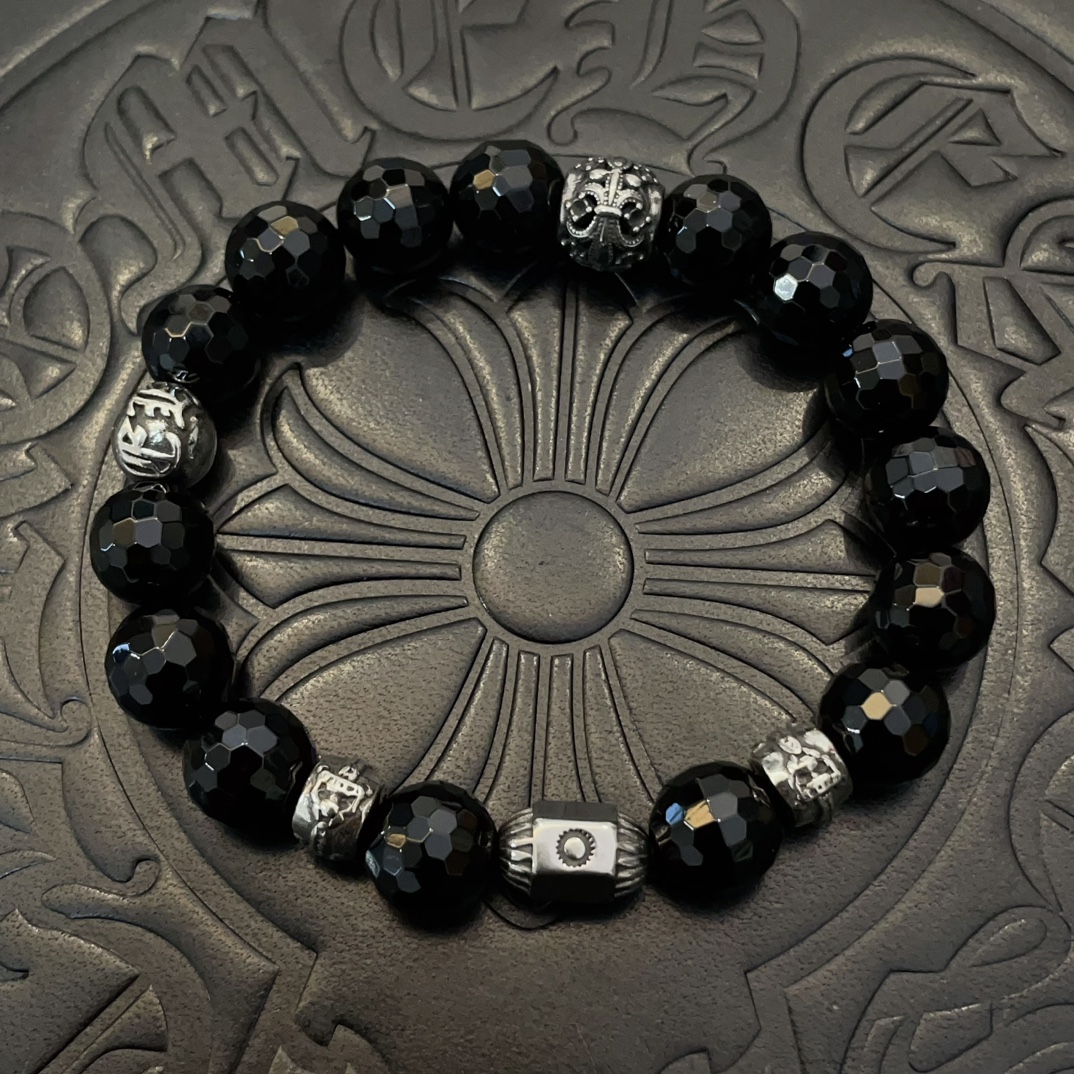 NO:114191,New [Counter Quality] Chrome Hearts Croxin Classic retro multi-element bracelet, bracelet, different pattern design styles with concave and convex shapes, presenting uniqueness. Cross Scout flowers are Croxin's ambitions, so they last longer. Genuine version of Chrome Hearts Croxin, differentiating the market ordinary light version, matching the quality, looking at the details of the letter printing, retro old gray oxygen level. Seiko version!  !  !  Pure handmade ~ Authentic model opening must-have fashion and fashion, both men and women can wear it, same style for couples, original official website, rock punk style silver style, retro elements, trendy and versatile!  , jewelry boutique, chrome hearts, chrome hearts, bracelet19860909新款【专柜品质】Chrome Hearts克罗心 经典复古多元素手链 手串,凹凸造型不同的花纹设计风格 呈现出与众不同 十字架 童军花是克罗心的志 所以更经久不衰 正品打版Chrome Hearts克罗心 区别市场普通轻版 对版对标品质 看字印细节 复古做旧灰氧程度.精工版本！！！ 纯手工打造 ～正品开模潮流时尚必备 男女均可佩戴 情侣同款 官网原版 摇滚朋克泰银风格 复古元素 潮流百搭！,饰品精品,chrome hearts,chrome hearts,bracelet,Jewelry