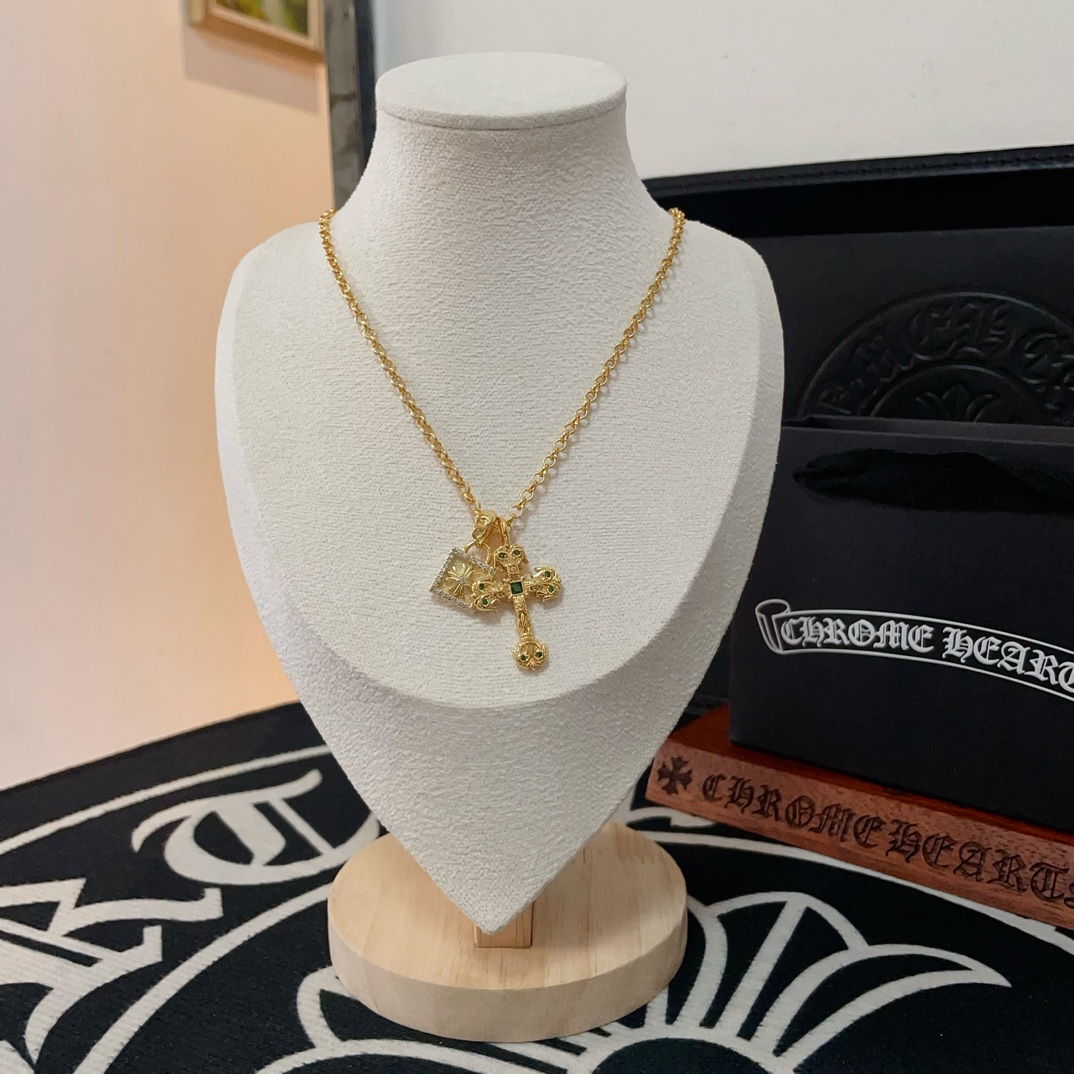NO:114197,[Counter Quality] Chrome Hearts Croxin Classic Golden Cross Pendant. Different concave and convex and concave design styles present unique. Cross Scout flowers are Croxin's ambitions, so they last longer. Genuine version of Chrome Hearts Croxin. Different from the market ordinary light version. Benchmark the quality of the version. Look at the details of the letter printing. Retro and old gray oxygen level. Seiko version!  !  !  Pure handmade ~ Authentic model opening must-have fashion and fashion, both men and women can wear it, same style for couples, original official website, rock punk style silver style, retro elements, trendy and versatile!  , jewelry boutique, chrome hearts, chrome hearts, gold19860909批【专柜品质】Chrome Hearts克罗心经典黄金色十字架吊坠 凹凸造型不同的花纹设计风格 呈现出与众不同 十字架 童军花是克罗心的志 所以更经久不衰 正品打版Chrome Hearts克罗心 区别市场普通轻版 对版对标品质 看字印细节 复古做旧灰氧程度.精工版本！！！ 纯手工打造 ～正品开模潮流时尚必备 男女均可佩戴 情侣同款 官网原版 摇滚朋克泰银风格 复古元素 潮流百搭！,饰品精品,chrome hearts,chrome hearts,gold,Jewelry