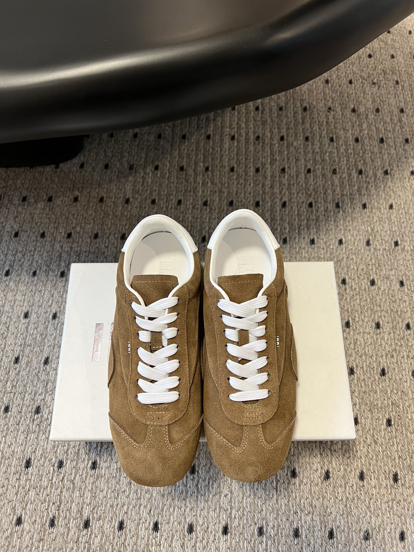 NO:418773,Top version IMMI Niche trendy brand 25ss Spring and summer new style, retro flat, Forrest Gump shoes, casual shoes, macaron color. The eyes lit up and down. The purple with a super high voice. It comes with bright colored shoelaces. The sole is made of the outdoor brand Vibram. It has a lot of grip and is super comfortable!  The upper is made of original imported cowhide/Niujing inner foot pad sheepskin original rubber sole Size#35-39 (40 custom made without return or exchange), casual shoes/sports shoes, sneakers, cowhide, sheepskin19860909顶级版本 IMMI 小众潮牌 25ss 春夏新款 复古平底 阿甘鞋 休闲鞋 马卡龙色系. 眼前一亮又一亮 呼声超超超级高的紫色.自带亮组彩色鞋带 鞋底是用了户外品牌Vibram的运动鞋底. 抓地力很足 超舒服！ 鞋面采用原版进口牛皮/牛京 内里垫脚羊皮 鞋底原版橡胶大底 Size#35-39（40定做不退换）,休闲鞋/运动鞋,sneakers,cowhide,sheepskin,Women's Shoes