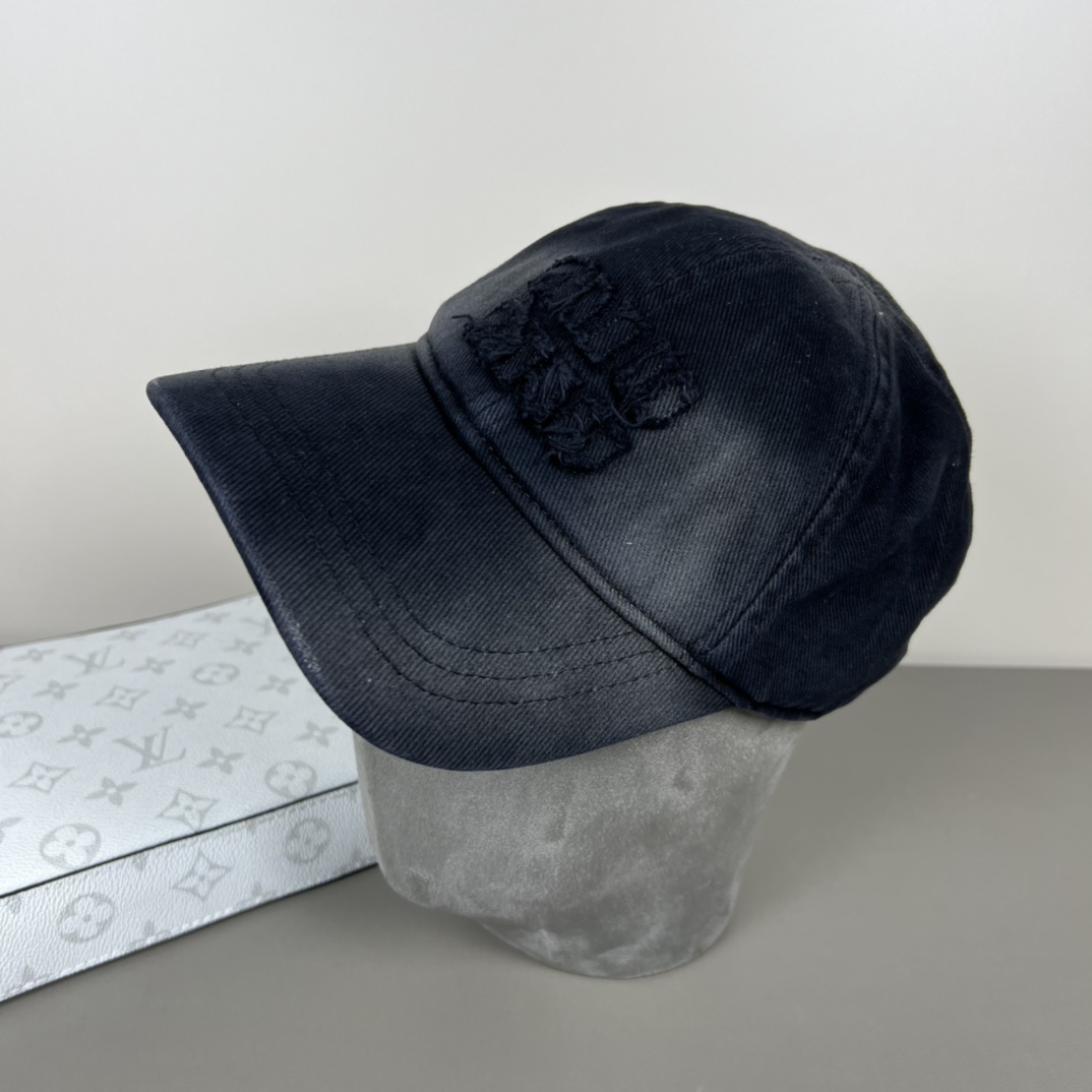 NO:223960,Miu Miu new baseball cap, a whole high-end living, the hot fabric on the official website, washing water and getting used, light and comfortable, high-quality hat, straw hat, fisherman hat, baseball cap, knit hat, hat, miumiu, espadrilles, hats19860909Miu Miu新款 棒球帽, 一整个高级住了,官网的爆款面料,洗水做旧,轻盈舒适 高品质帽子草帽渔夫帽棒球帽针织帽,帽子,miumiu,espadrilles,hats,hat