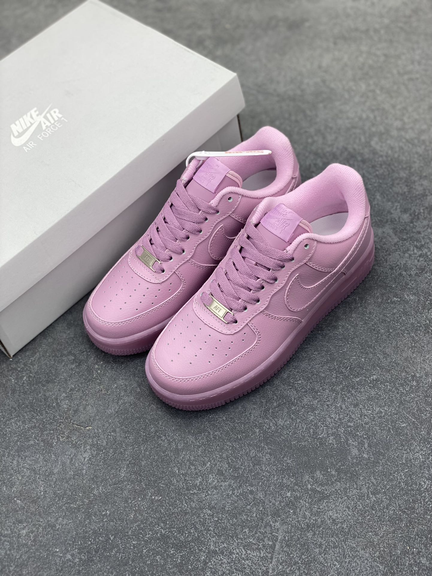 图片[8]-Nike Air Force 1 07 low空军一号 荔枝纹水晶 板鞋 原楦头原纸板 打造纯正空军版型#专注外贸渠道 全掌内置蜂窝气垫 #原盒配件 原厂中底钢印、拉帮完美 货号：CZ8065-800 尺码：36 36.5 37.5 38 38.5 39 40 40.5 41 42 42.5 43 44 44.5 45-选品中心