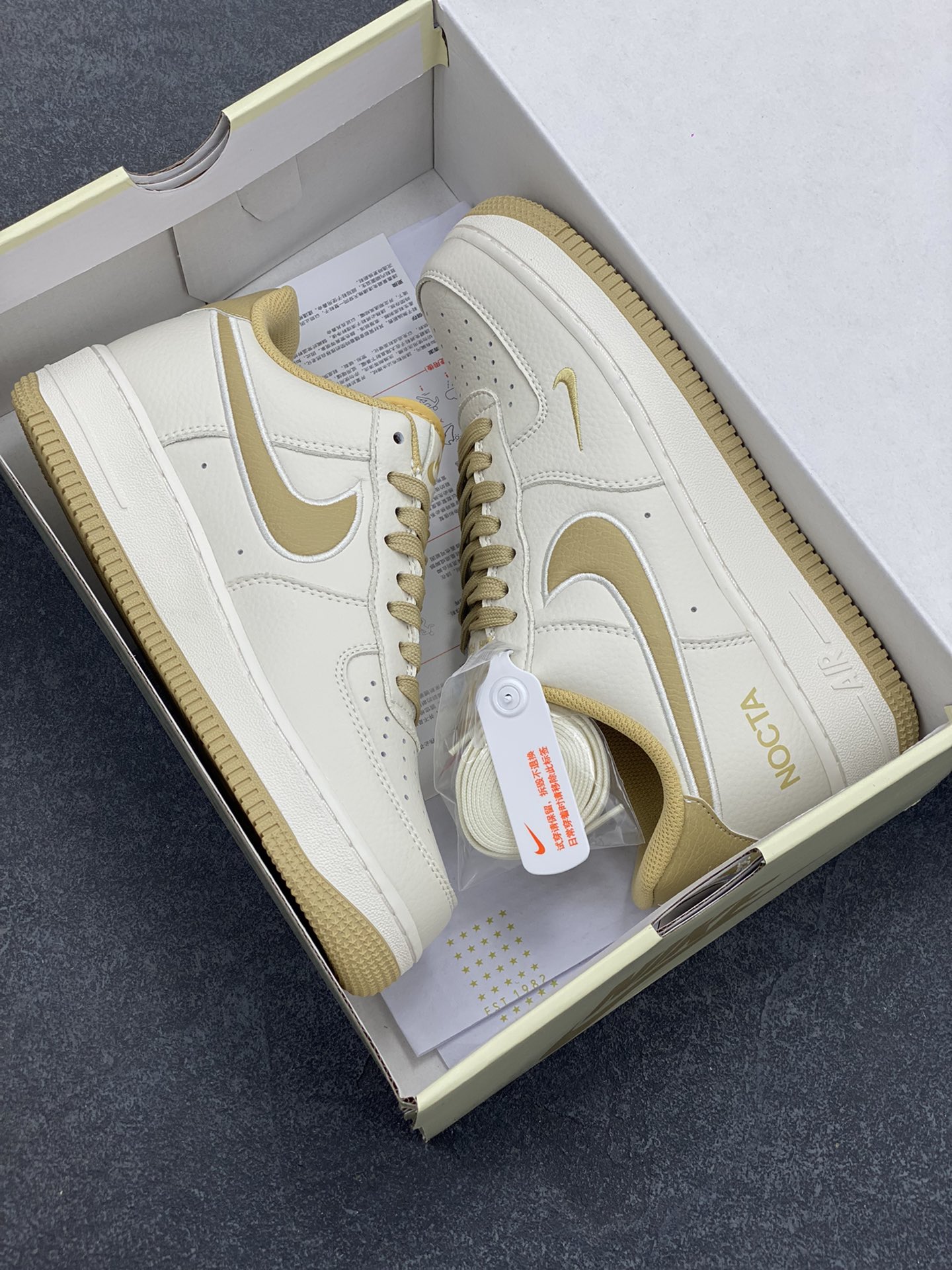 图片[9]-NOCTA×NIke Air Force 1 Low米黄 联名经典空军一号低帮休闲板鞋 原楦头原纸板 纯正空军版型 内置全掌气垫 原盒配件 原厂中底钢印 拉帮完美 货号：NO0224-028 尺码：36 36.5 37.5 38 38.5 39 40 40.5 41 42 42.5 43 44 44.5 45-选品中心