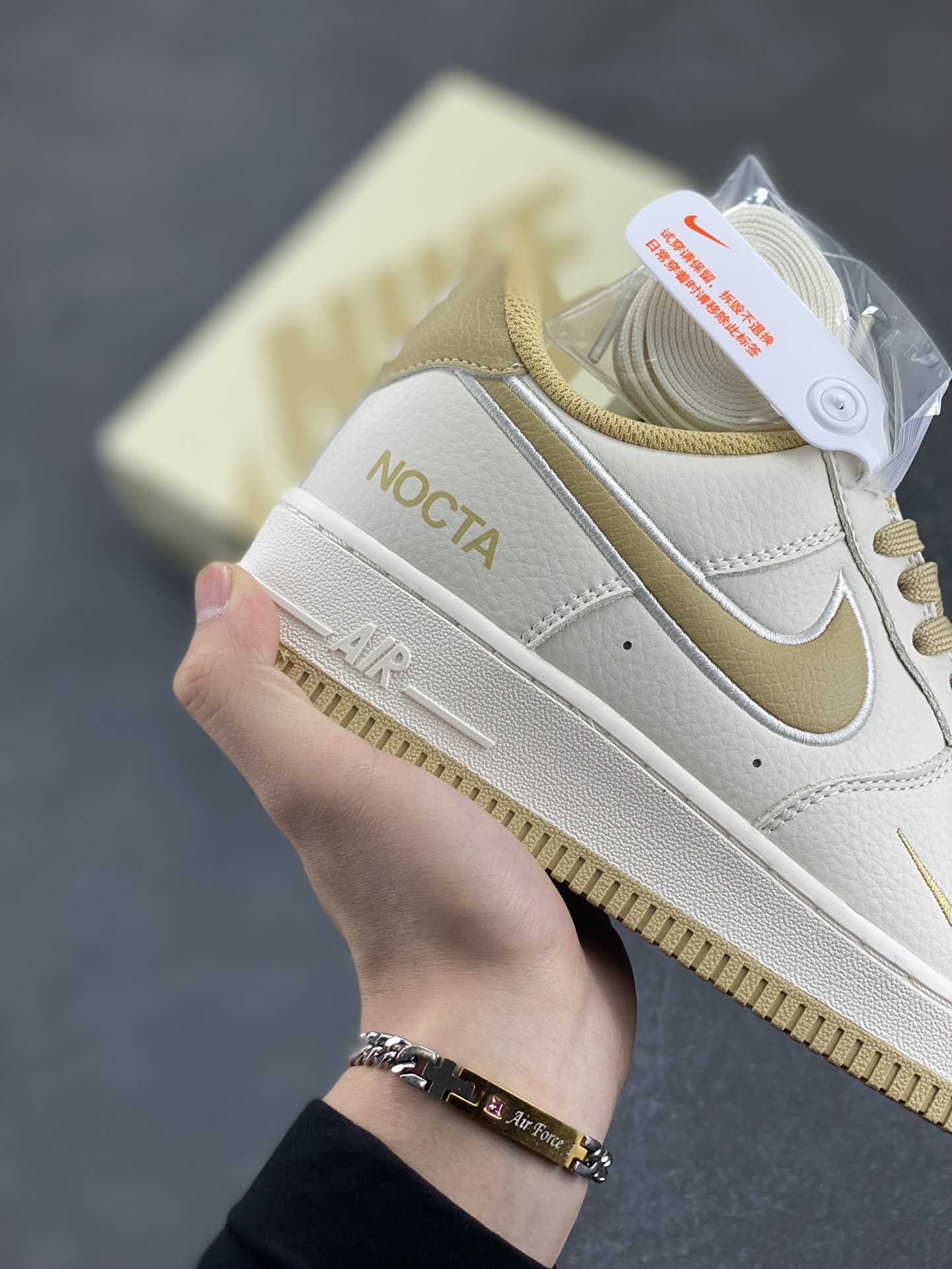 图片[6]-NOCTA×NIke Air Force 1 Low米黄 联名经典空军一号低帮休闲板鞋 原楦头原纸板 纯正空军版型 内置全掌气垫 原盒配件 原厂中底钢印 拉帮完美 货号：NO0224-028 尺码：36 36.5 37.5 38 38.5 39 40 40.5 41 42 42.5 43 44 44.5 45-选品中心