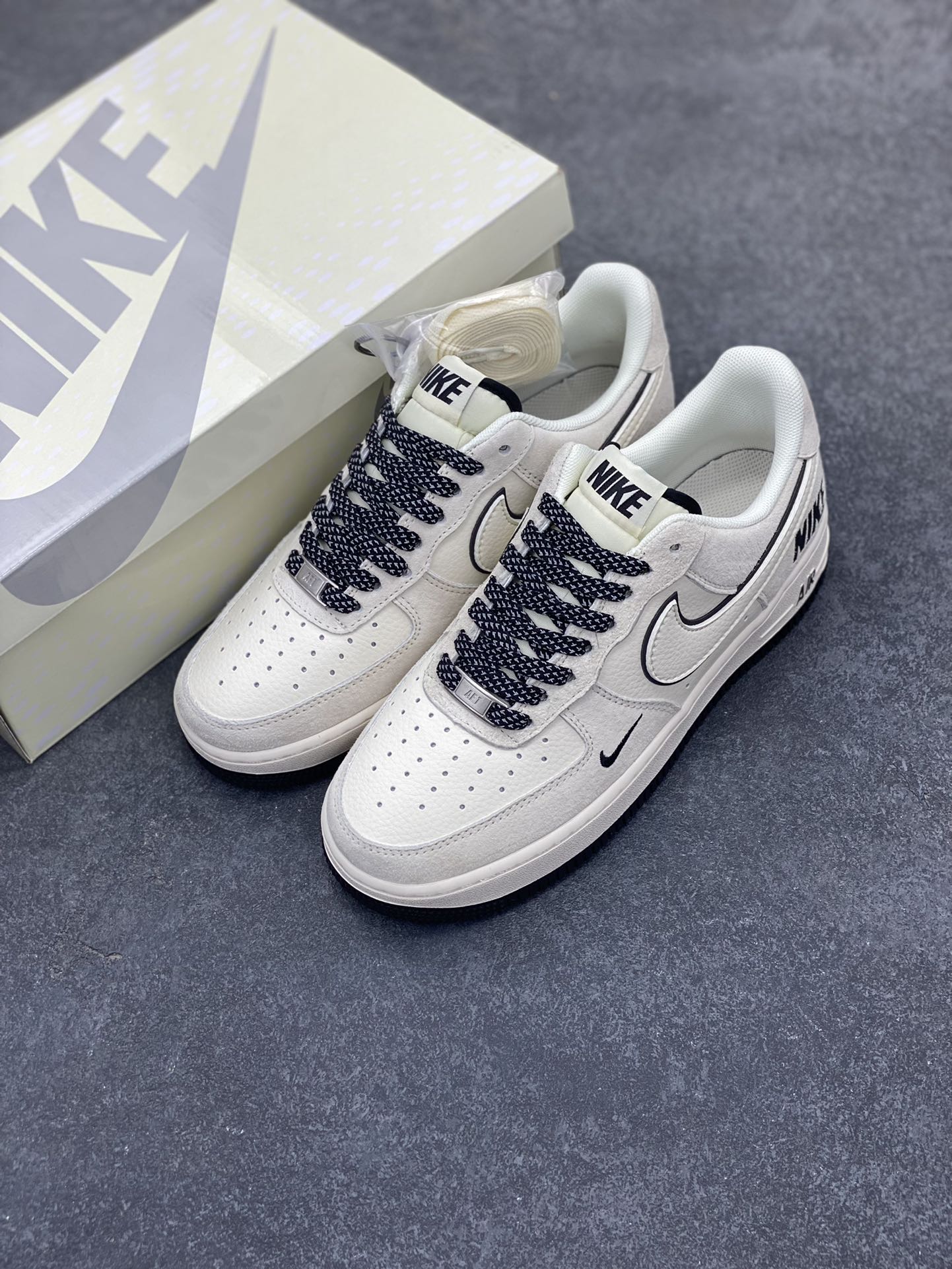 图片[8]-NIke Air Force 1 \’07 Low “NIKE联名——猪八米黑”空军一号 低帮 运动鞋 休闲鞋 折边针车 工艺难度大 原楦头原纸板 原装鞋盒 定制五金配件 内置全掌气垫 原厂鞋底 货号：BB7518-028 尺码：36 36.5 37.5 38 38.5 39 40 40.5 41 42 42.5 43 44 44.5 45-选品中心