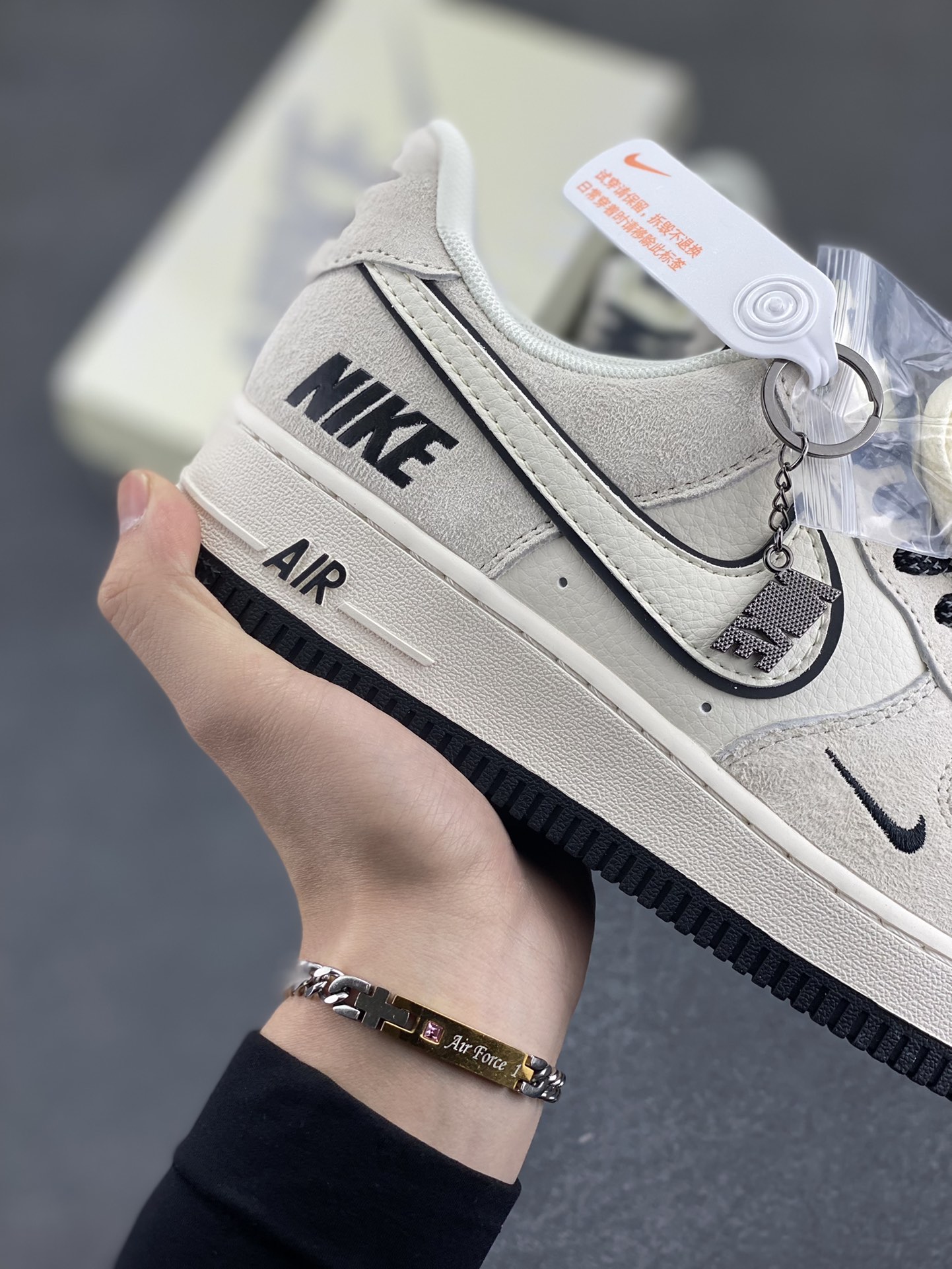 图片[6]-NIke Air Force 1 \’07 Low “NIKE联名——猪八米黑”空军一号 低帮 运动鞋 休闲鞋 折边针车 工艺难度大 原楦头原纸板 原装鞋盒 定制五金配件 内置全掌气垫 原厂鞋底 货号：BB7518-028 尺码：36 36.5 37.5 38 38.5 39 40 40.5 41 42 42.5 43 44 44.5 45-选品中心