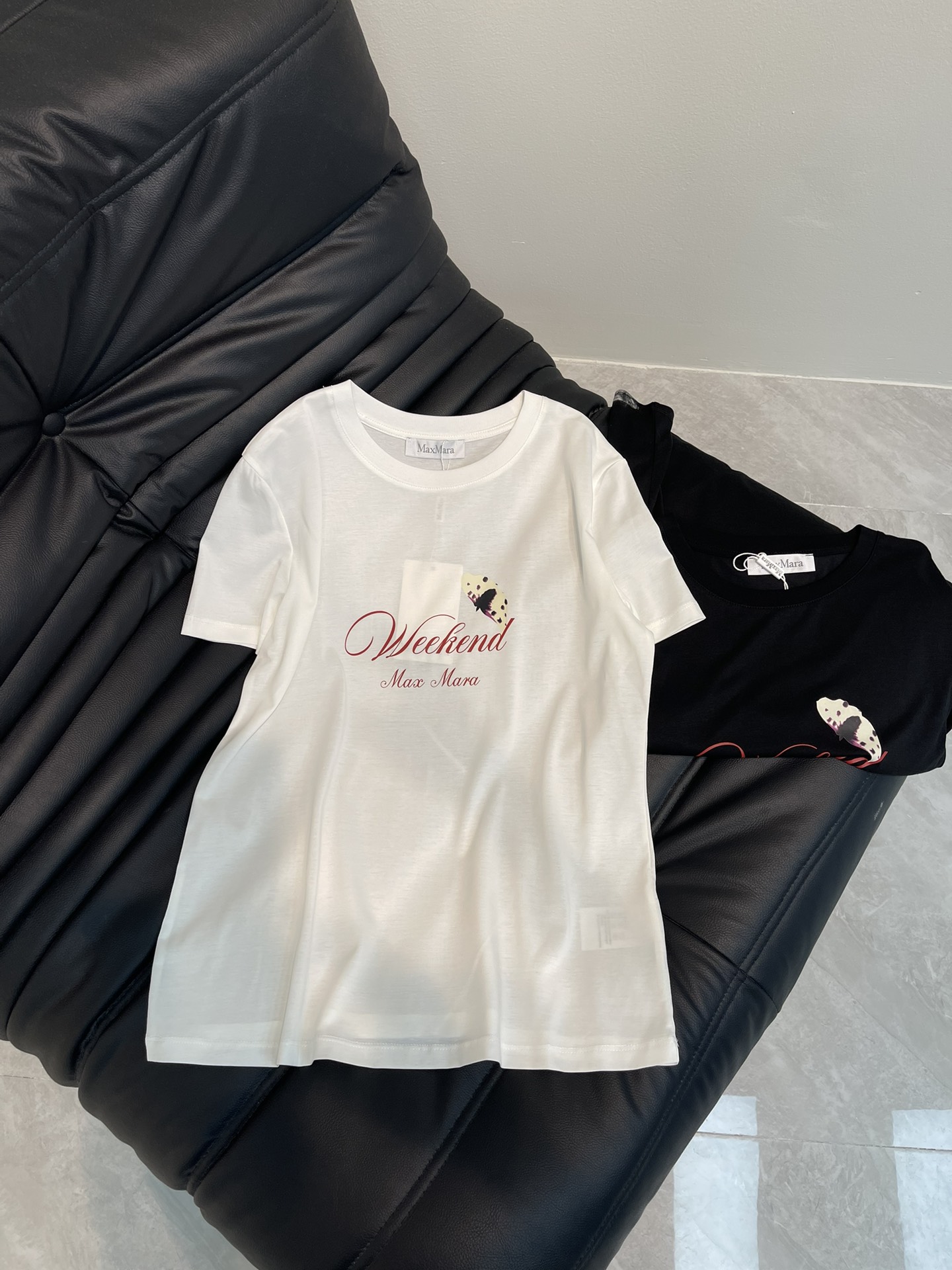 NO:324470,Max*25 spring and summer new butterfly letter printed short-sleeved T-shirt, high-end imported mercerized cotton fabric, classic style versatile and not picky, the upper body is very beautiful, SML, T-shirt, tees, t-shirt, alexander wang19860909Max*25春夏新款蝴蝶字母印花短袖T恤,高级进口丝光棉面料,经典版型百搭不挑人,上身非常漂亮,SML,,T-shirt,tees，t-shirt,alexander wang,Women's clothing