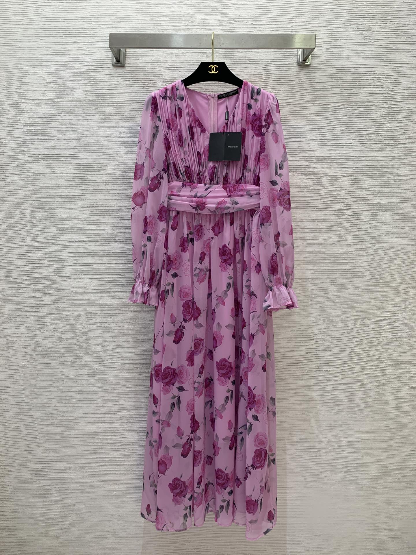 NO:324041,Model number G25030884 Dolce & Gabbana DG* new high-end customization, resort style fashionable flower print, pleated wide waistline design, waist-hugging, slimming, large skirt, flowing long-sleeved dress!  Black, pink, (Size S bust 82~86, sleeve length 62, waist 68, skirt length 136), Dolce & Gabbana, skirts, alexander wang19860909款号G25030884 杜嘉班纳DG*新款高端定制 度假风时尚花朵印花压褶宽腰线设计收腰显瘦大裙摆飘逸长袖连衣裙！黑色、粉色、（S码胸围82～86,袖长62,腰围68,裙长136）,,Dolce&Gabbana,skirts,alexander wang,Women's clothing
