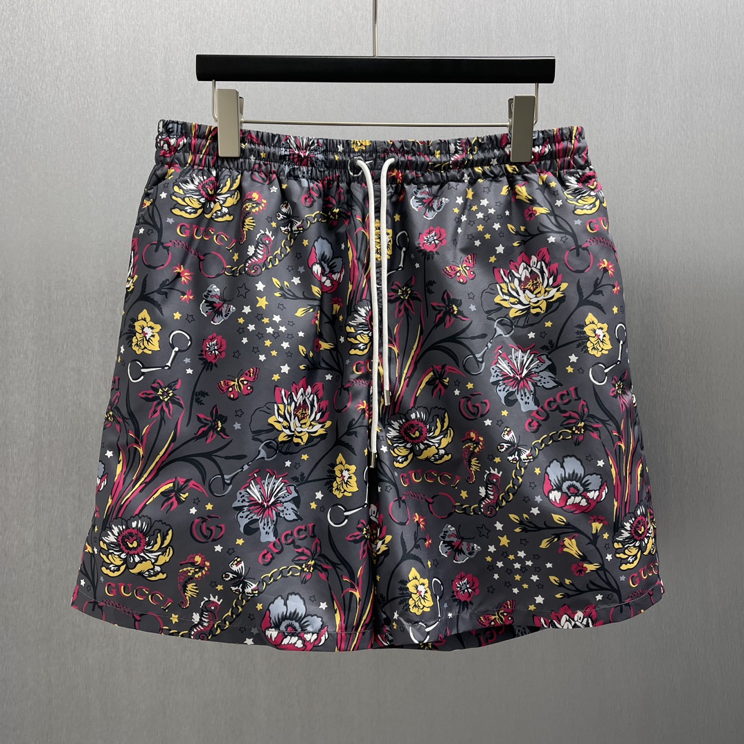 🧧Pantalones cortos con estampado de flores y estrellas GG Talla: S-XL. Estos pantalones cortos tienen un fondo gris os…