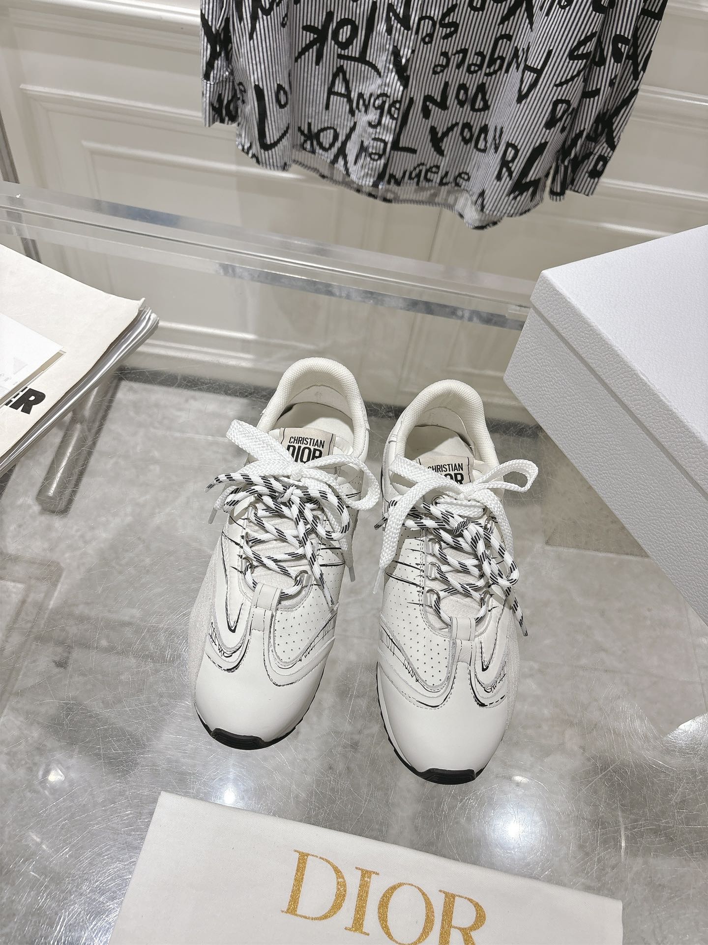NO:237107,Dior couple model Dior 2025 new graffiti D-SKetch series casual shoes. The whole pair of sneakers is purchased and developed to create Zp. All original customized materials are not ordinary super relocation products on the market. Exclusive mold opening sole. Details are all shipped together. Even the packaging is the same as the genuine one. Size: 35-45, casual shoes/sports shoes, dior, dior, sneakers19860909出Dior情侣款迪奥2025新款涂鸦D-SKetch系列休闲鞋 运动鞋整双鞋子采购Zp开发打造,全部原版定制材料非市面普通的超迁货独家开模大底,细节全部对版出货,连包装也做到跟正品一样.码数:35-45,休闲鞋/运动鞋,dior,dior,sneakers,Women's Shoes