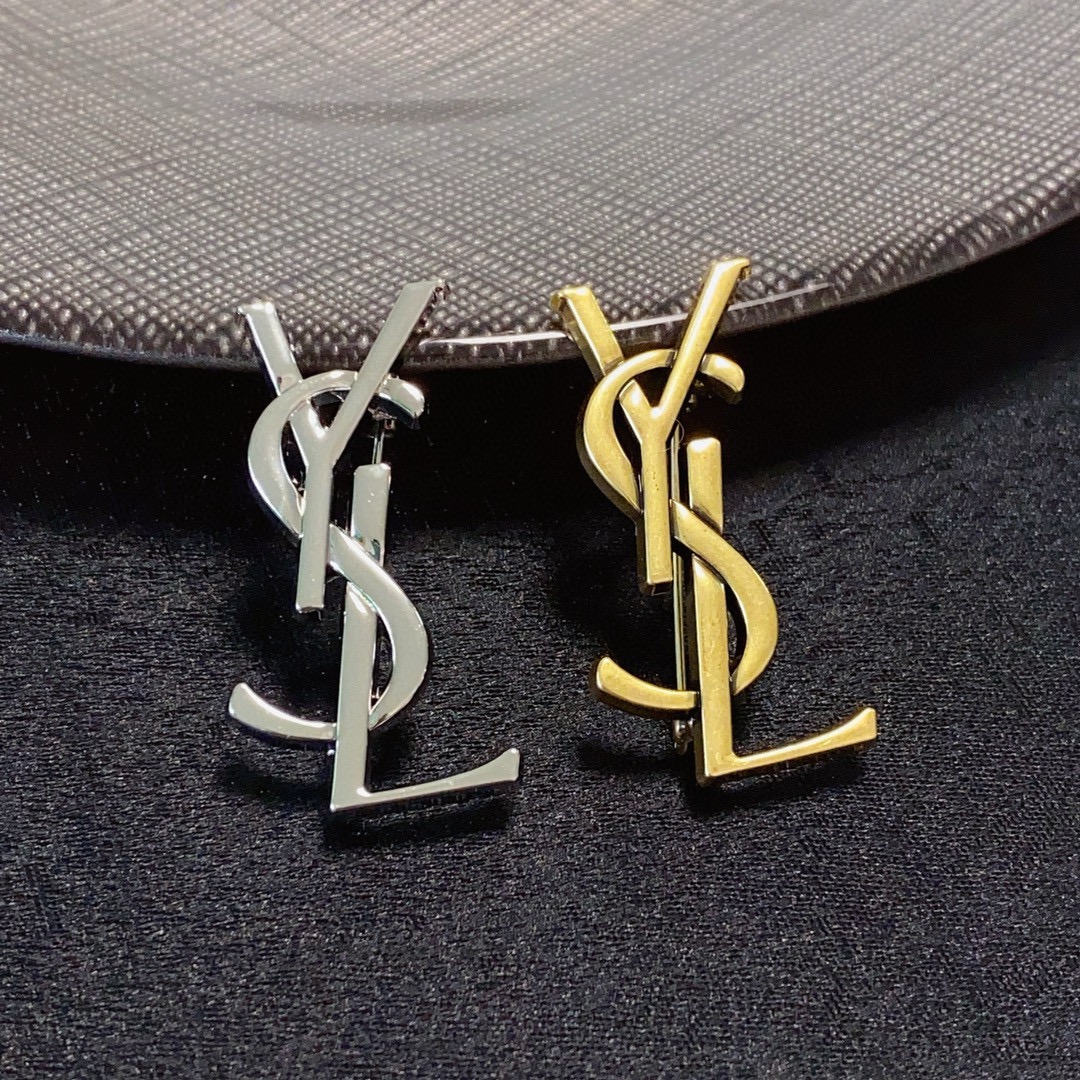 YSL St. Roland’s Monument Brooch: A Symbol of Women’s Dedication and Style - 图片 7