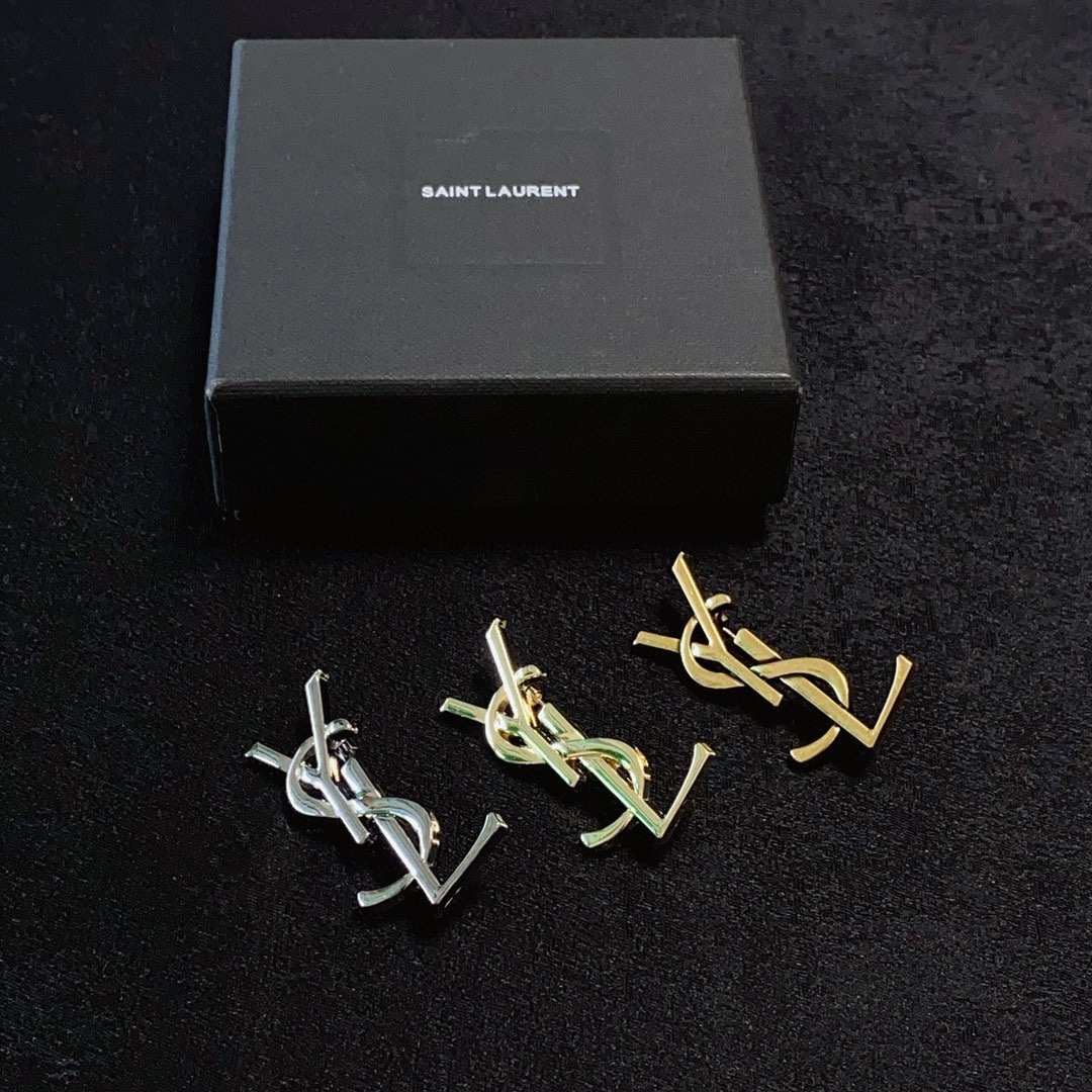 YSL St. Roland’s Monument Brooch: A Symbol of Women’s Dedication and Style - 图片 9