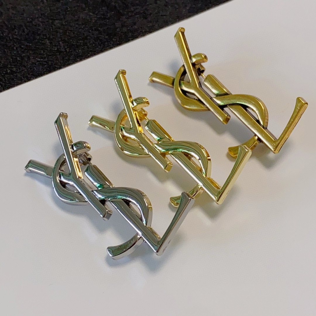 YSL St. Roland’s Monument Brooch: A Symbol of Women’s Dedication and Style - 图片 3