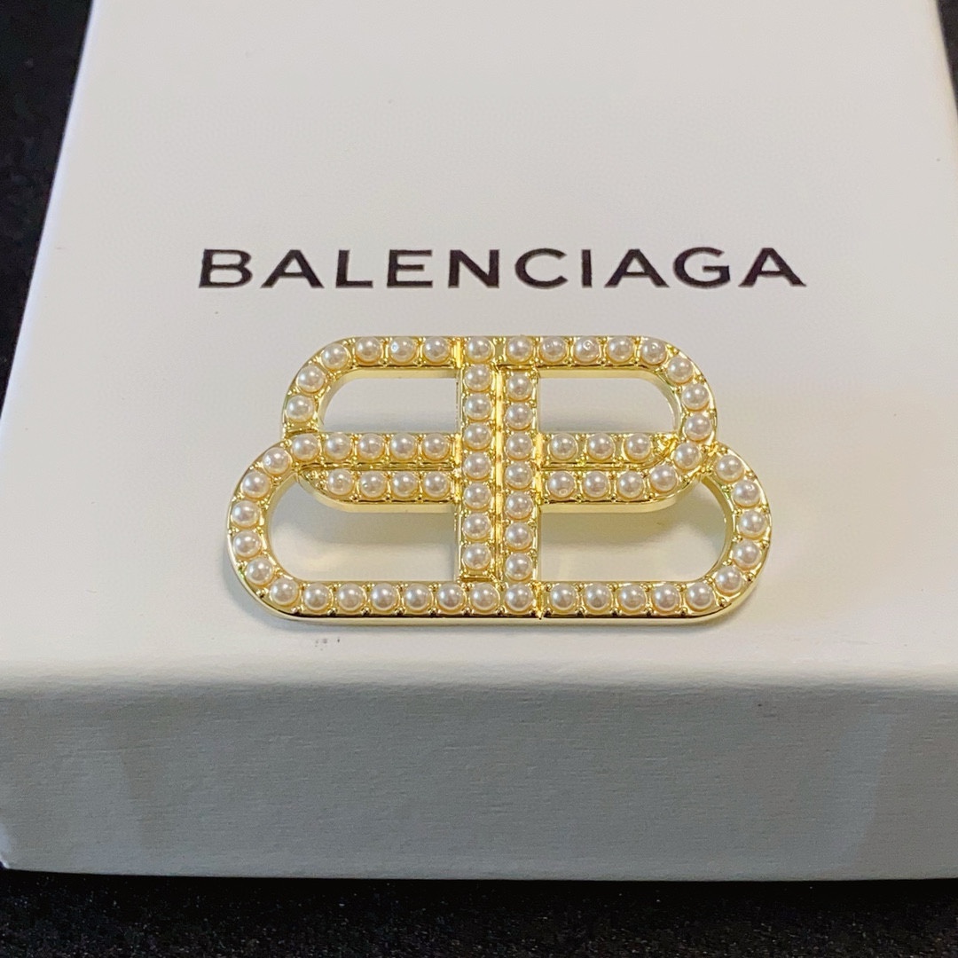 Luxurious Palenciaga Paris Special Cabinet: Exquisite Pearl and Gold Ornaments for Fashionable Women - 图片 3