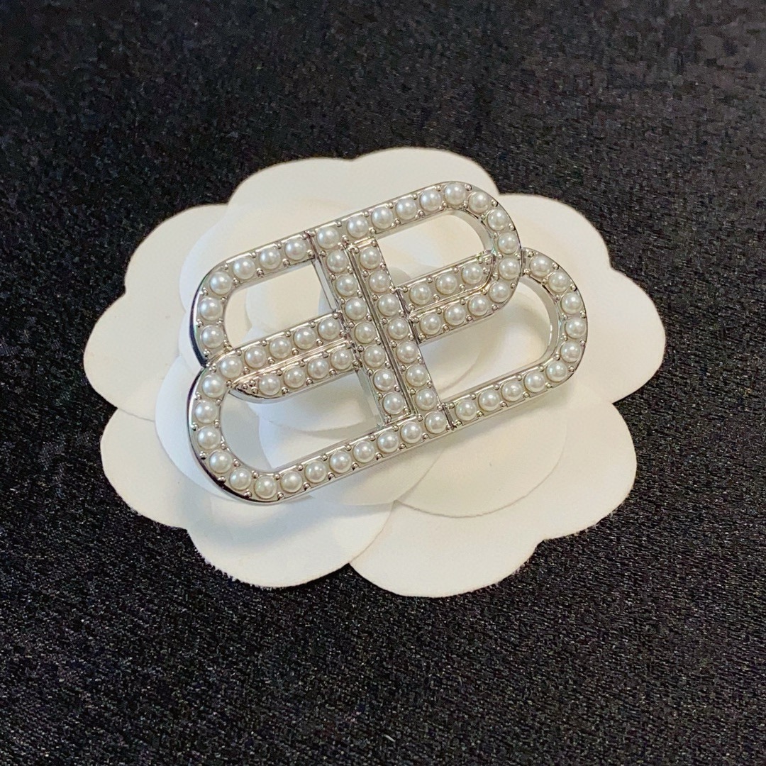Luxurious Palenciaga Paris Special Cabinet: Exquisite Pearl and Gold Ornaments for Fashionable Women - 图片 4