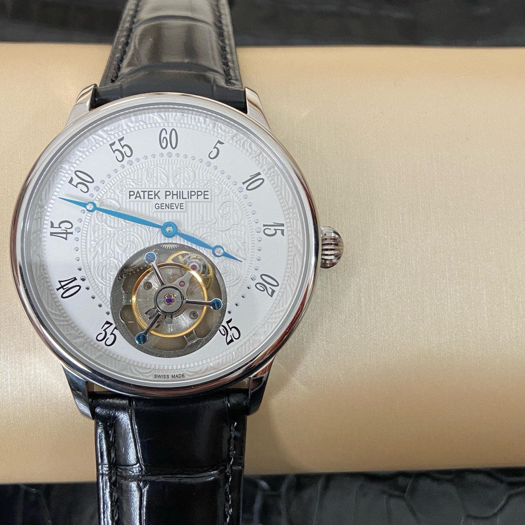 NO:157250,Why does the watch king Patek Philippe have such a high reputation and status? It is entirely due to this starry coaxial tourbillon watch. The endless starry sky is out of reach. In the dark blue night sky, there are stars walking around. The tourbillon device represents the endless rotation of the planet. This extraordinary timepiece work demonstrates the Patek Philippe brand's superb watchmaking skills and the pioneering spirit of the field of super complex functions. With the charm of machinery and aesthetics, it cleverly integrates the movement of the universe into the rhythm of daily life, making our ordinary daily life unique!  ,,patek philippe19860909表王—百达翡丽为何拥有如此高声誉和地位,全靠这款星空同轴陀飞轮腕表,一望无际的星空遥不可及,深蓝色的夜空里,散步着点点星辰,陀飞轮装置代表着生生不息的星球永不停歇的转动,这款非凡的时计作品,彰显了百达翡丽品牌精湛的制表技艺以及超卓复杂功能领域的开创精神,以机械与美学的魅力,将宇宙运转巧妙融合于日常生活的节奏当中,令我们平凡的日常生活别具一番趣味！,,patek philippe,Watch