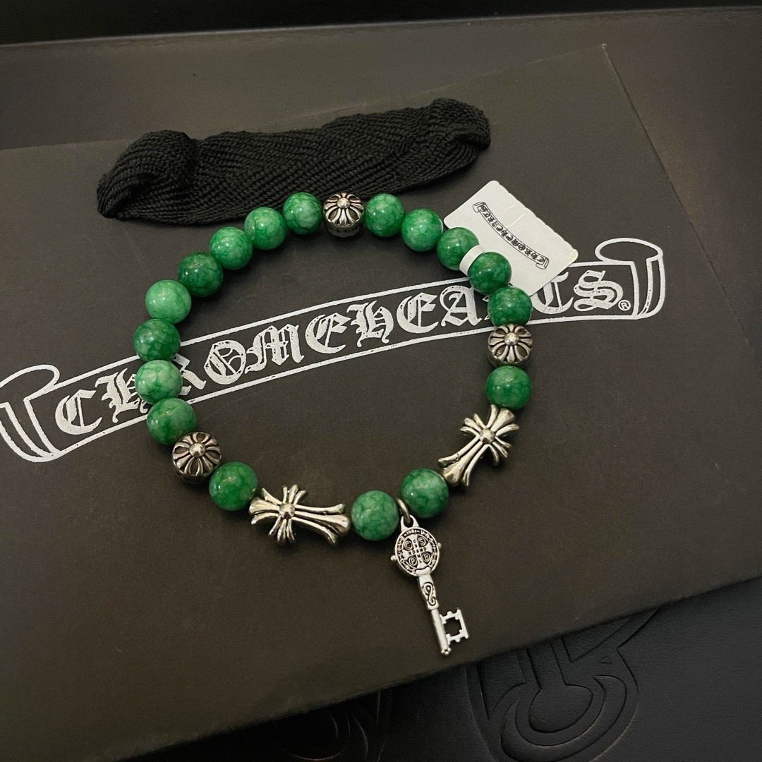 NO:106606,【Chrome Hearts】Green agate bead cross bracelet, fashionable and exquisite versatile style, almost the same as zp, and it is also a classic style with Ch chain. It is consistent with the authentic product, and is definitely not an ordinary version on the market!  ,Entertainment boutique,chrome hearts,chrome hearts19860909【Chrome Hearts克罗心】绿玛瑙珠子十字架手串 时尚精美百搭款做工跟zp几乎没差,搭配Ch链也是很经典的款式 跟正品保持一致工艺,绝非市面普通版本！,饰品精品,chrome hearts,chrome hearts,Jewelry
