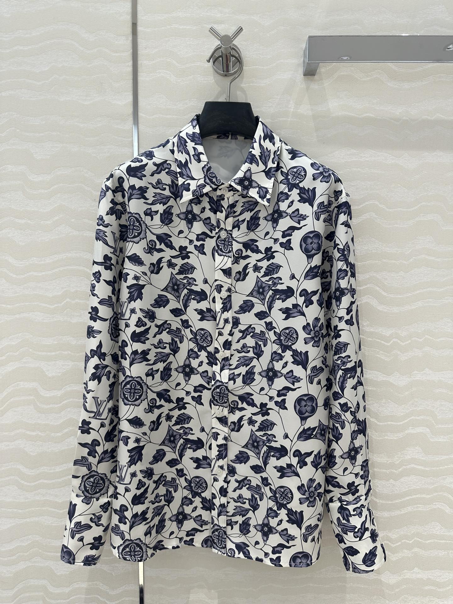 Louis Vuitton Monogram Floral Silk Twill Shirt - Classic & Elegant 2 i1741281533 5989 0
