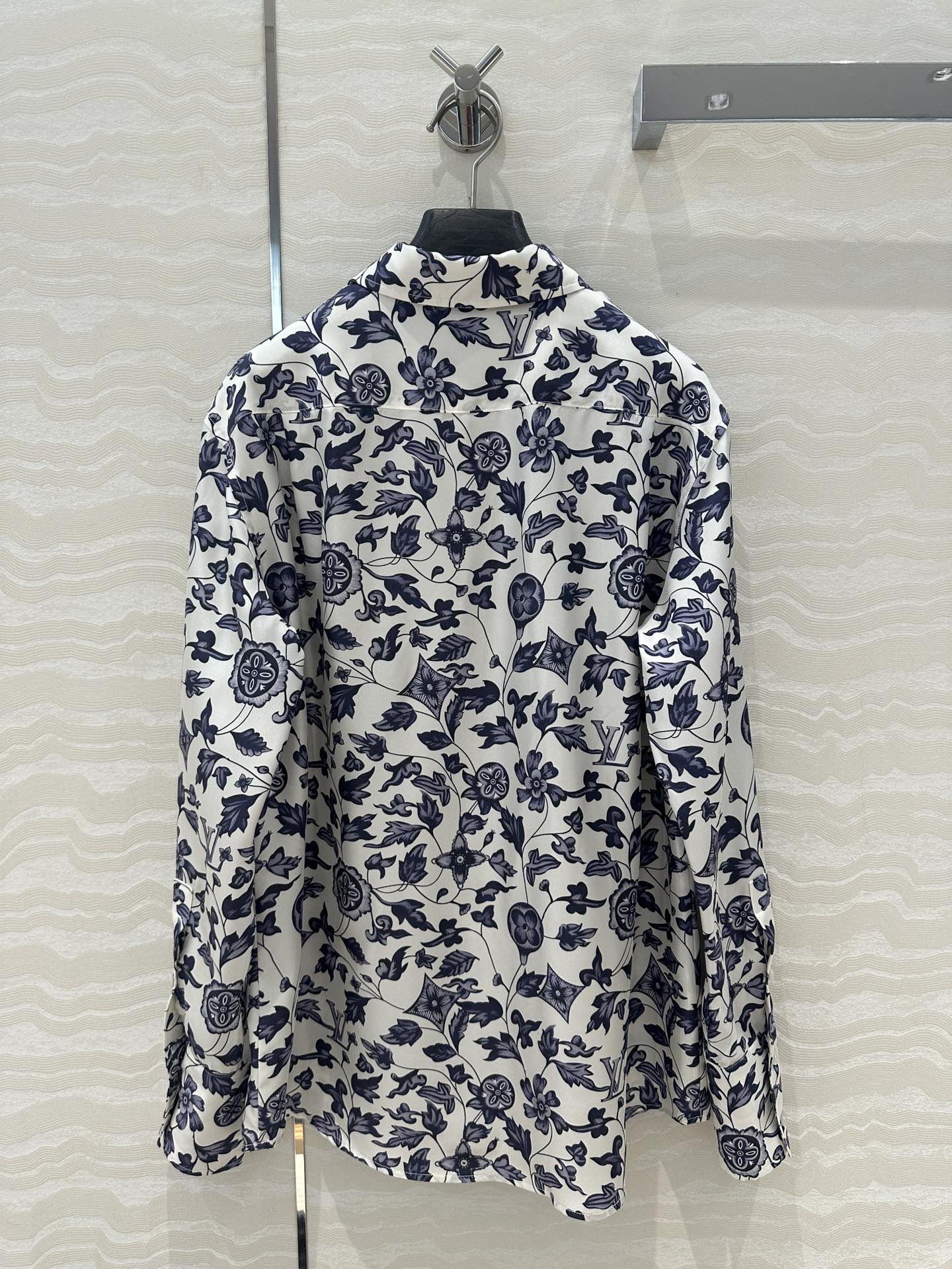 Louis Vuitton Monogram Floral Silk Twill Shirt - Classic & Elegant 10 i1741281533 6465 8