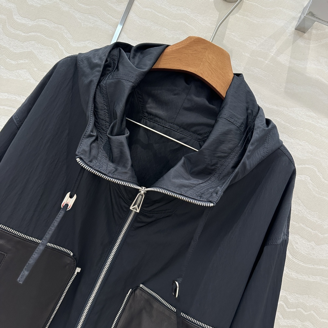 独家首发🍓高端原单品质，BV编织工艺复古摩登时髦精必备冲锋防风衣外套！可折叠自收纳设计一秒变包包的神器！