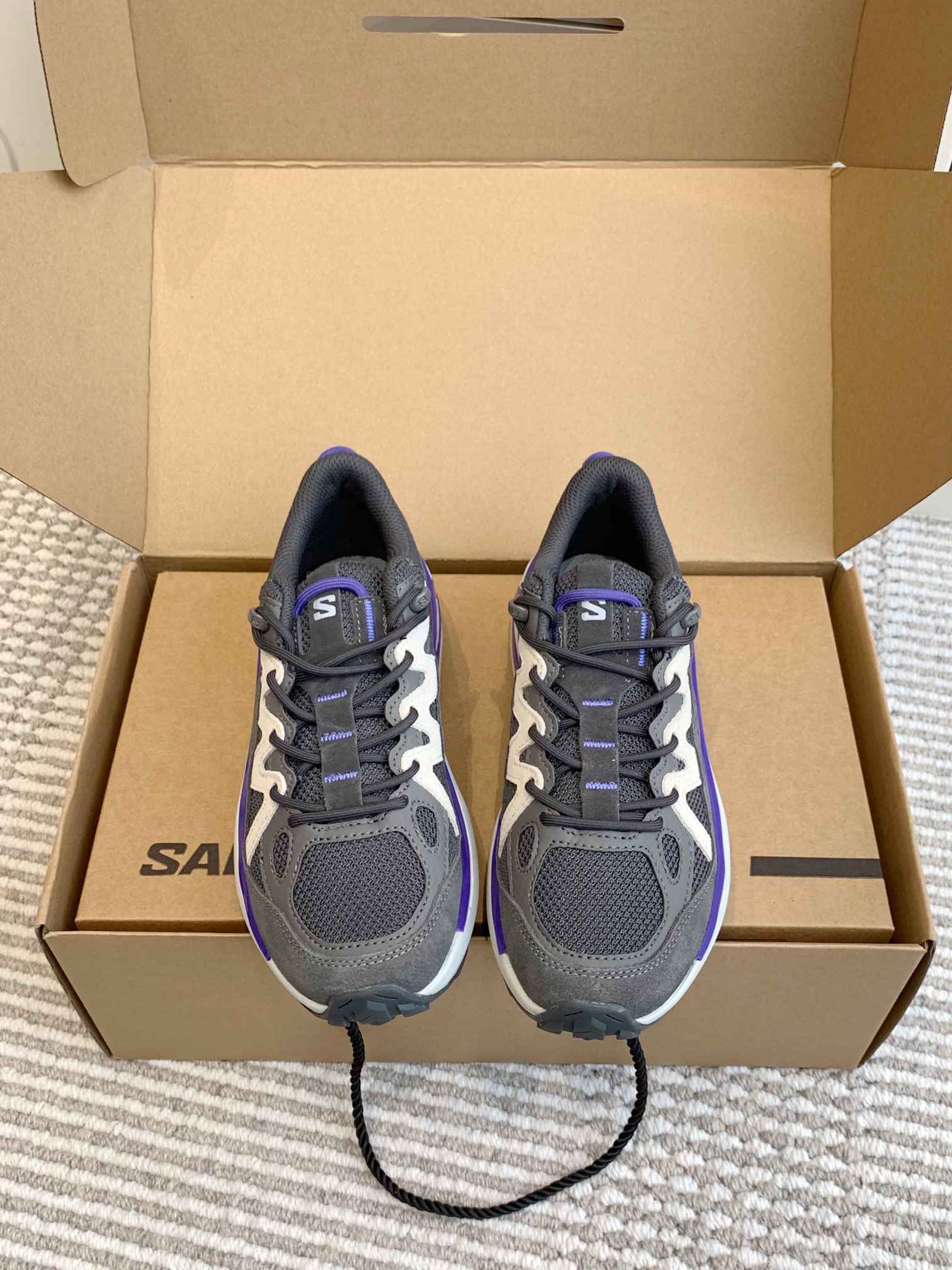 NO:222558,Purchase-in-Official Salomon couples · thick-soled hiking shoes sneakers~~ Lei Jun's same Salomon outdoor cross-country sports shoes~~ Equipped with a soft cushioned foam midsole, the sole adopts AdvancedChassisTMM stable chassis system, providing the wearer with comfortable foot feeling and stability Fabric: Original custom imported cowhide material Inner original custom breathable mesh Sole original open mold anti-slip foam material Sole thickness 4.5CM size 36-45 size (full set of aircraft box packaging), casual shoes/sneakers, cowhide19860909批 代购级Salomon 萨洛蒙情侣款·厚底登山鞋运动鞋~~ 雷军同款Salomon 户外越野运动鞋~~ 配備柔軟的緩震泡棉中底,鞋底採用了AdvancedChassisTMM 穩定底盤系統,為穿著者提供舒適的腳感和穩定性 面料:原版定制进口牛皮材质 内里原版定制透气网里 鞋底原版开模防滑发泡材质 底厚4.5CM size36-45码（全套飞机盒包装）,休闲鞋/运动鞋,sneakers,cowhide,Women's Shoes