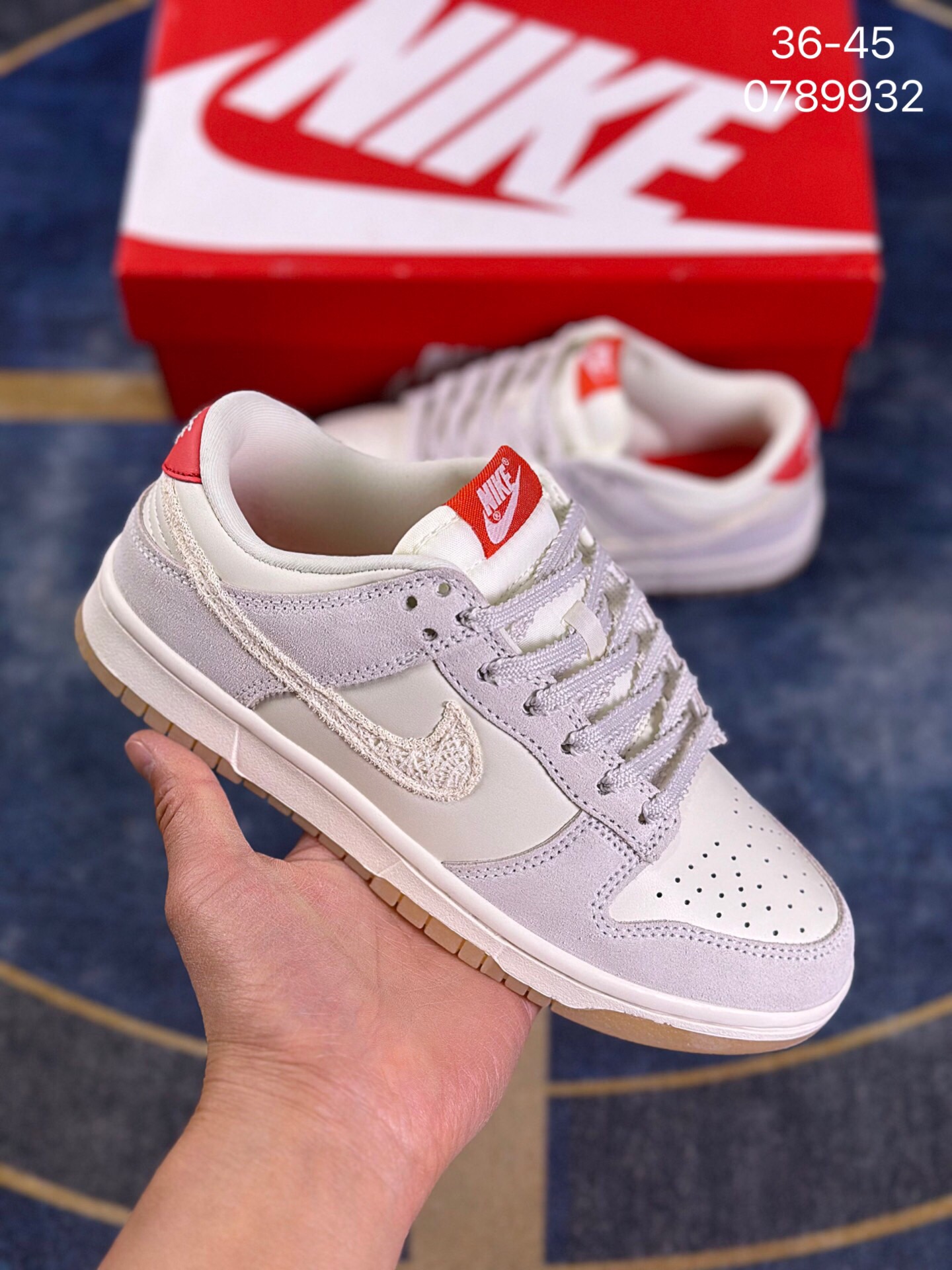 ZE\n真标 带半码 耐克Nike SB Dunk Low SB限定扣篮系列复古低帮休闲运动滑板板鞋。采用脚感柔软舒适ZoomAir气垫，有效吸 收滑板等极限运动在落地时带来的冲击力，为街头运动者们提供更好的保护 HV  编码:0JJ