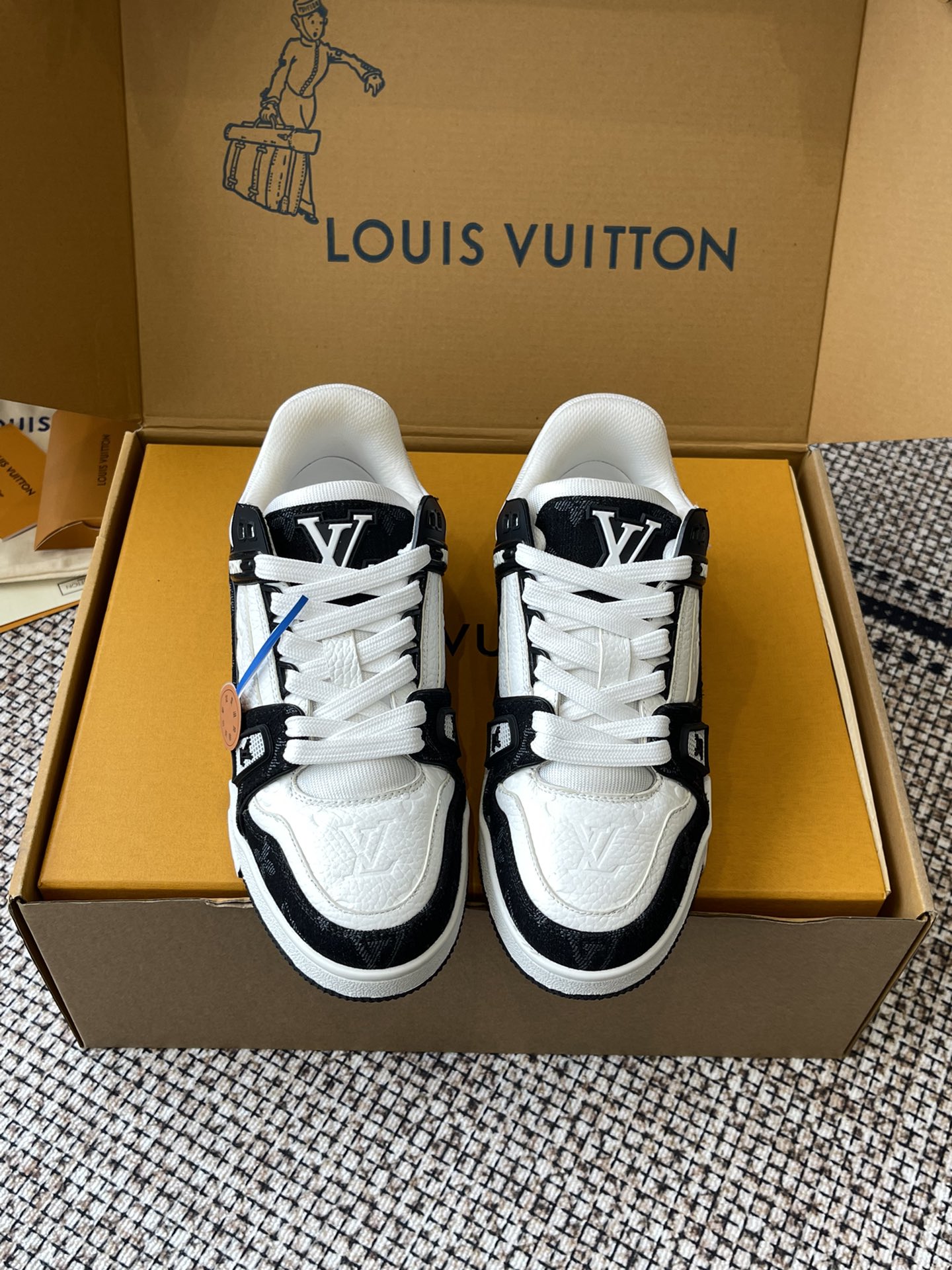 NO:232077,Louis Vuittonlv Louis Vuitton train, a catwalk couple M trainer, outsole and fabric private model, a shoe that has been put into great painstakingly, this series designed since the arrival of Vifgil, is highly favored by many fans every quarter, tpu original outsole, original packaging, size 35-45, casual shoes/sports shoes, louis vuitton, louis vuitton, louis vuitton, louis vuitton, louis vuitton, sneakers19860909LouisVuittonlv 路易威登traine 走秀情侣M款trainer 大底和面料私模 绝对下血本费心思的一款鞋子 自vifgil到来之后而设计的这一系列 每一季度都深受众多粉丝的青睐tpu原版大底 原版包装 码数35-45,休闲鞋/运动鞋,louis vuitton,louis vuitton,louis vuitton,sneakers,Women's Shoes