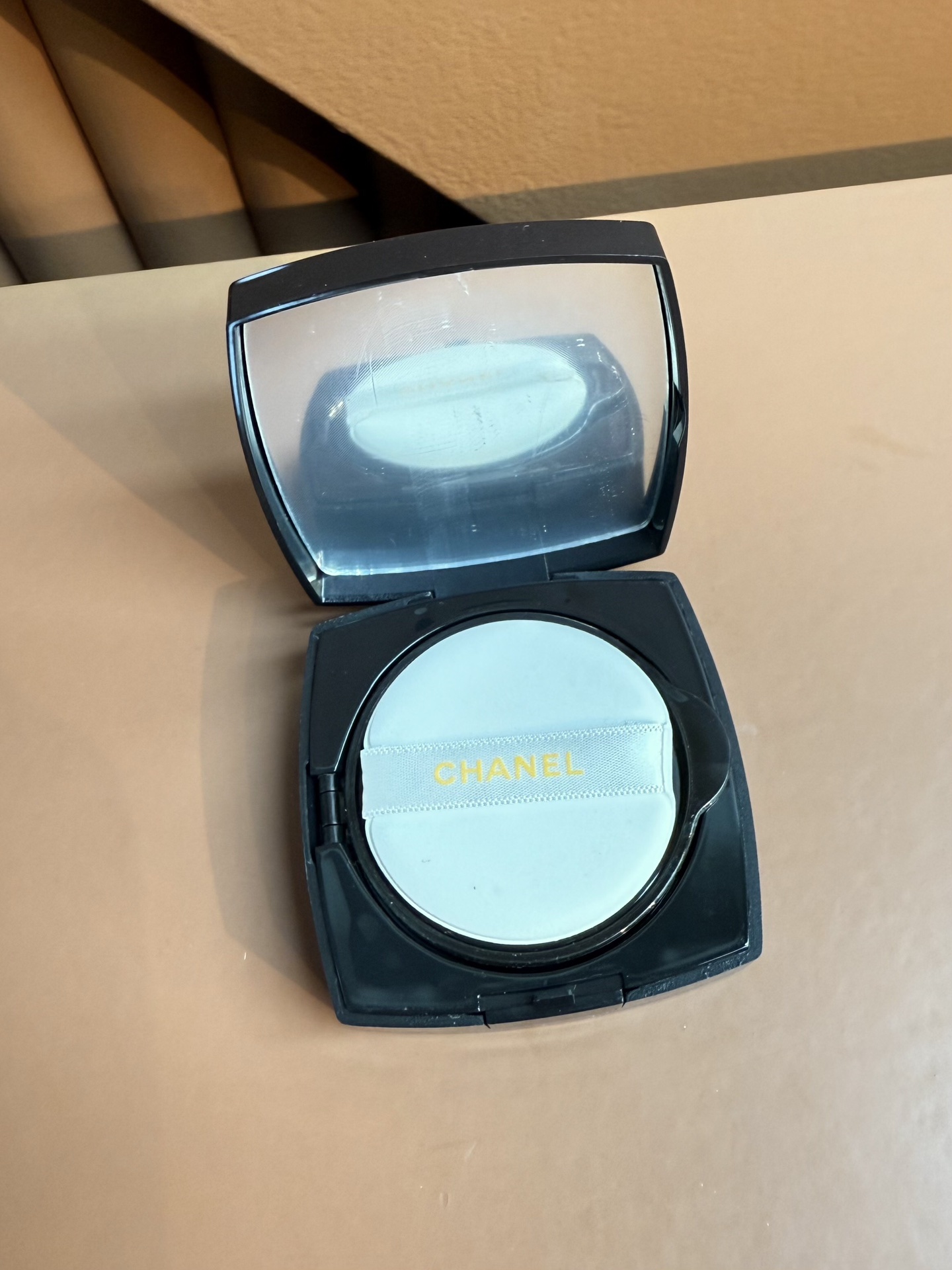 打起出货
香奈儿果冻气垫普通版11g！色号：n10#，n12#，n20#。