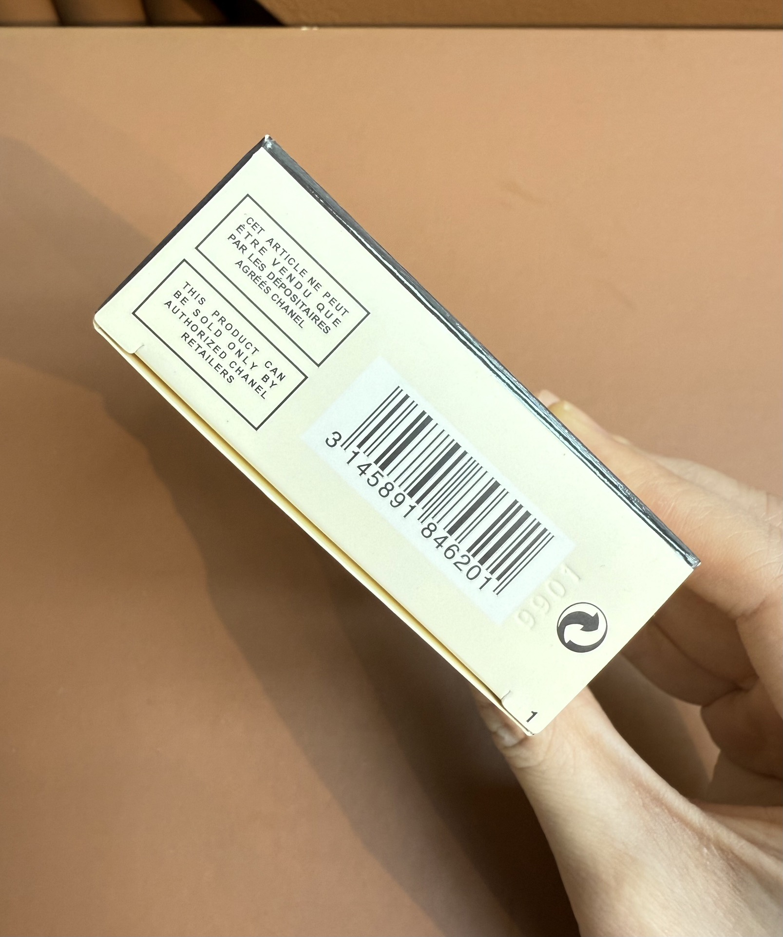 打起出货
香奈儿果冻气垫普通版11g！色号：n10#，n12#，n20#。