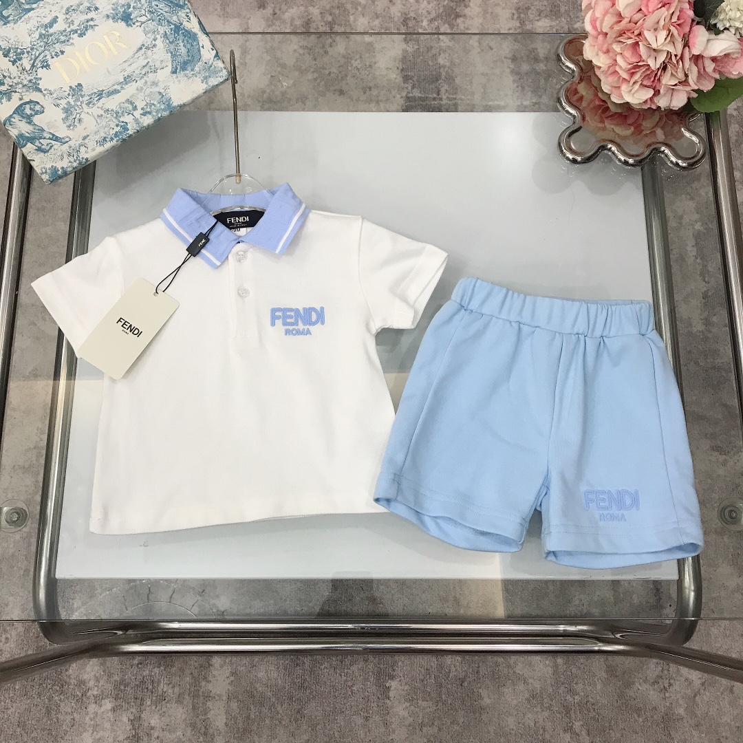 NO:211826,[Spot delivery] FEND* Infant and Toddler Set [Lapel Polo Shirt Shorts] Solid color simple and generous top with small embroidered logo on the chest~matched with thin wool sweater cotton sweater trousers and trousers legs~The style is crisp and stylish with exquisite sewing technology at the corners of the clothes. High-end fashionable style. The upper body effect is very good. Size 6-9M 9-12M 12-18M 18-24M 2Y 3Y Requires counter packaging, clothes, fendi, hoodie, sweatshirts, shorts,19860909【现货发】   FEND* 婴幼童套装【翻领Polo衫短裤】纯色简单大方款上衣胸前刺绣小logo～搭配薄款毛圈卫衣棉系卫衣裤裤脚处刺绣logo～版型挺括有型搭配衣角处精致缝制工艺 高级时髦款 上身效果非常好 尺码6-9M 9-12M 12-18M 18-24M 2Y 3Y 需要专柜包装元,衣服,fendi,hoodie,sweatshirts,shorts,,Children's