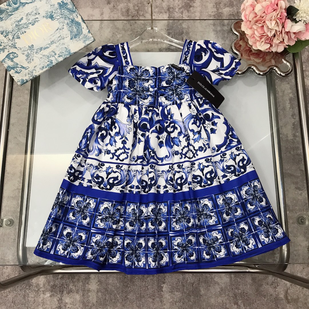 NO:211804,[Spot delivery] DOLCE & GABBAN* DG Limited series ~ Girls' dresses Exquisite printing crafts Palace Lolita style chiffon satin full floral color printing Pure cotton inner layer Soft and comfortable, skin-friendly and not tied, excellent upper body effect A must-have artifact for princess ~ size size 90---120-130-140-150 [CM] Counter packaging 70, clothes, Dolce & Gabbana, Dolce & Gabbana, skirts, silk fabric,19860909【现货发】   DOLCE & GABBAN* DG 限定系列～女童连衣裙 精致印花工艺宫廷洛丽塔风格雪纺绸缎全面花卉彩印 纯棉内搭 柔顺舒适 亲肤不扎 上身效果极好 公主的必备神器～  size尺码90---120-130-140-150【CM】 专柜包装70,衣服,Dolce&Gabbana,Dolce&Gabbana,skirts,silk fabric,,Children's