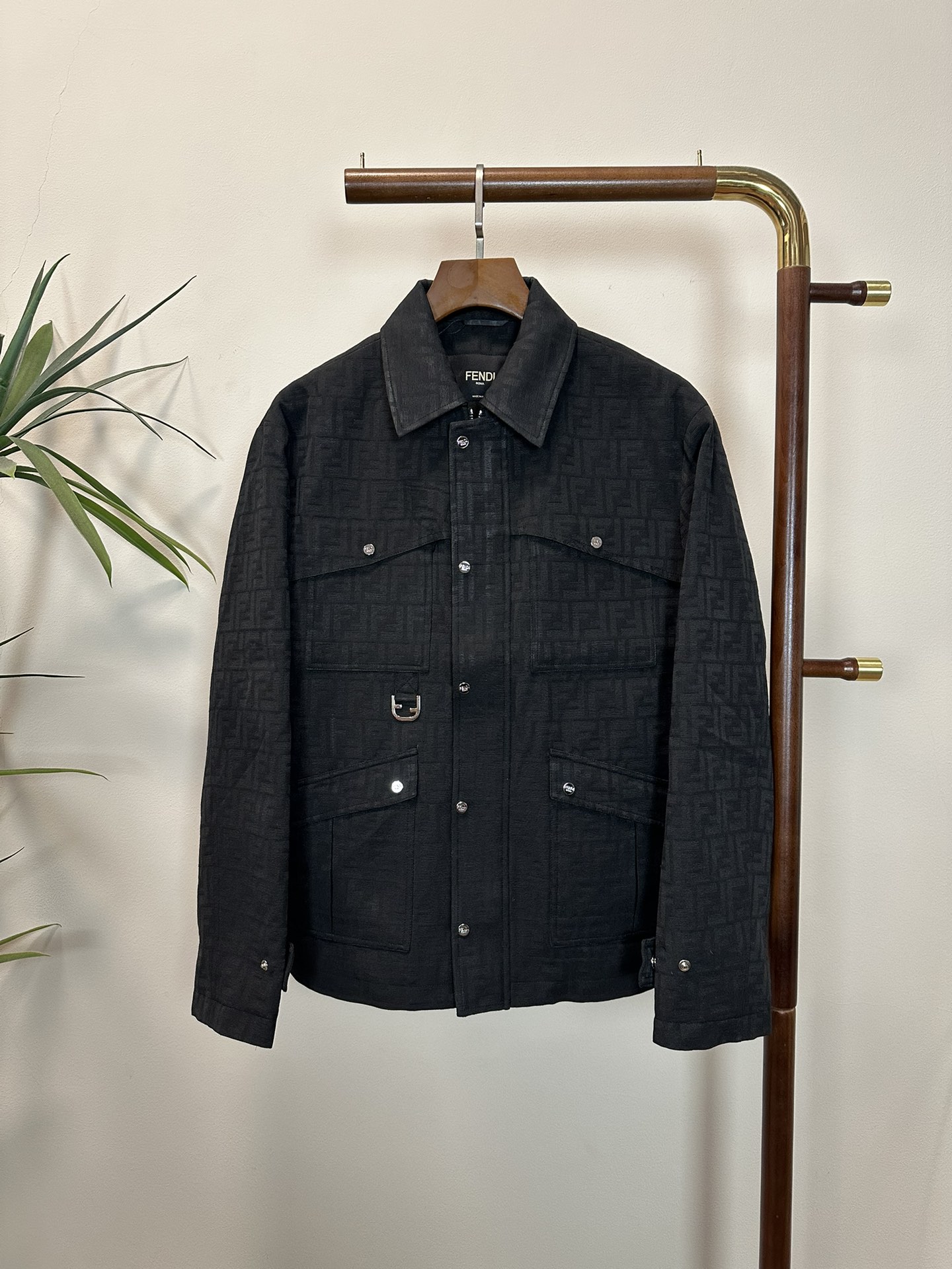 NO:134602,FD Fendi Top quality The same style on the official website, complete with three standards!  2025 spring and summer new men's jacket, fashionable and casual high-end version!  Customized fabrics for counters are breathable and comfortable, with impeccable details, and the brand element design concept reflects high quality. The feel is delicate and soft!  It is casually cut, with a great upper body style!  Code number M-3Xl.,,fendi,jackets & coats,jackets & coats,alexander wang19860909FD 芬迪 顶级品质 官网同款,三标齐全！2025春夏新款男士夹克外套,时尚休闲高端版本！专柜定制面料 透气舒适度高,细节无可挑剔,品牌元素设计理念,体现高品质.手感细腻柔软！呈现休闲裁剪,上身版型超赞！码数M-3Xl .,,fendi,jackets & coats,jackets & coats,alexander wang,Men's clothing